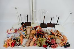 Roddy - Others - A large collection of spare parts for dolls,