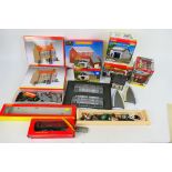 Hornby - Hornby Skaledale - Others - A collection of boxed and unboxed OO gauge scenic buildings