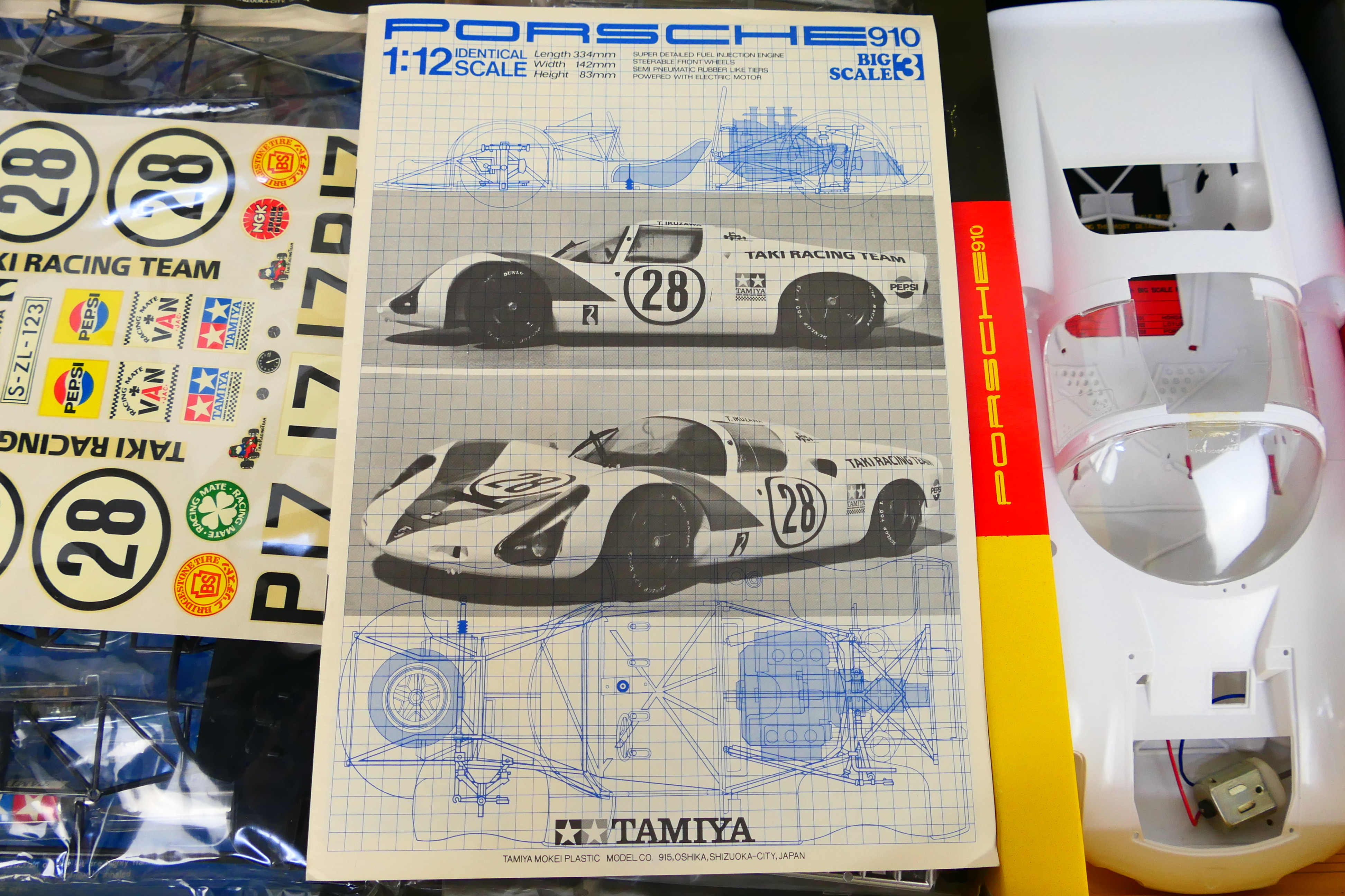 Tamiya - A boxed unmade Porsche Carrera 10 model kit in 1:12 scale # BS1203. Released in 1968. - Image 3 of 3