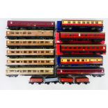 Hornby - Hornby Dublo - Triang A boxed and unboxed collection of OO gauge passenger coaches and