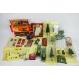 Hornby - Hachette - Others - A boxed Hornby Super Sound Generator with a carded collection of OO