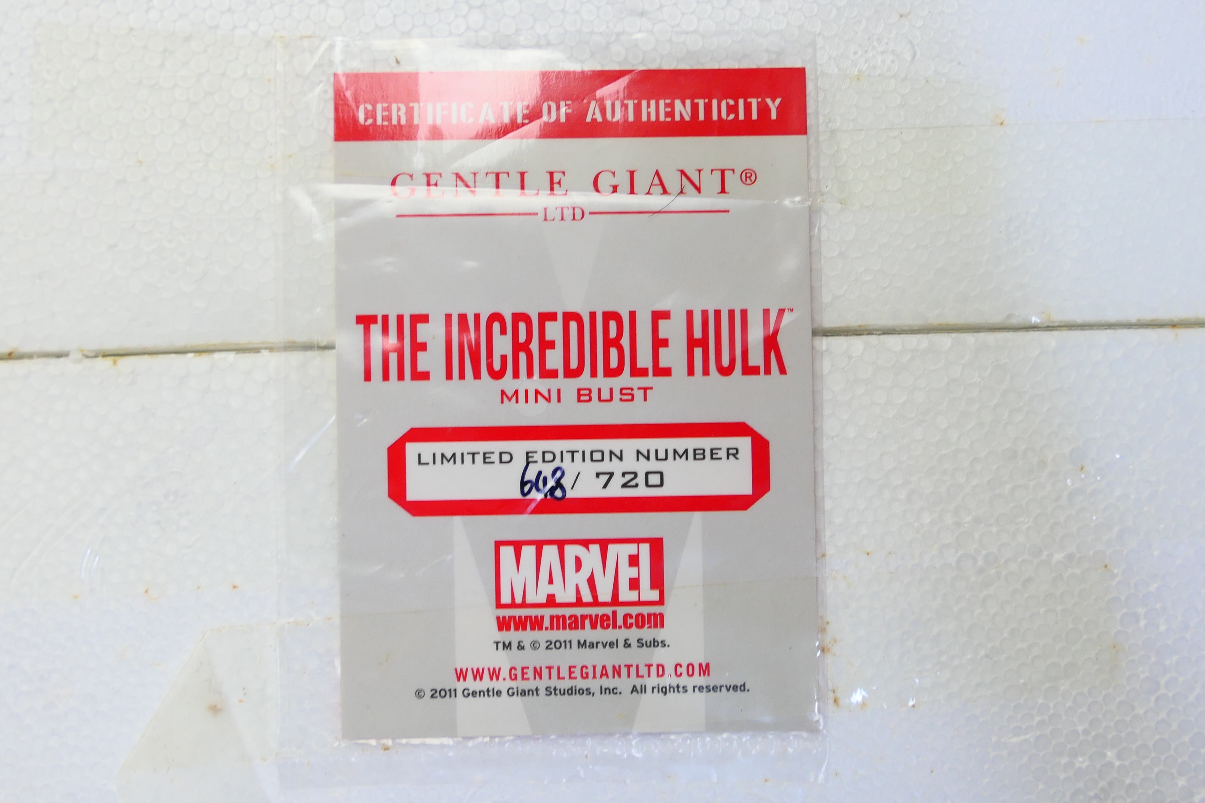 Gentle Giant Ltd - Marvel - A limited edition The Incredible Hulk 7.5 inch mini bust. - Image 6 of 6