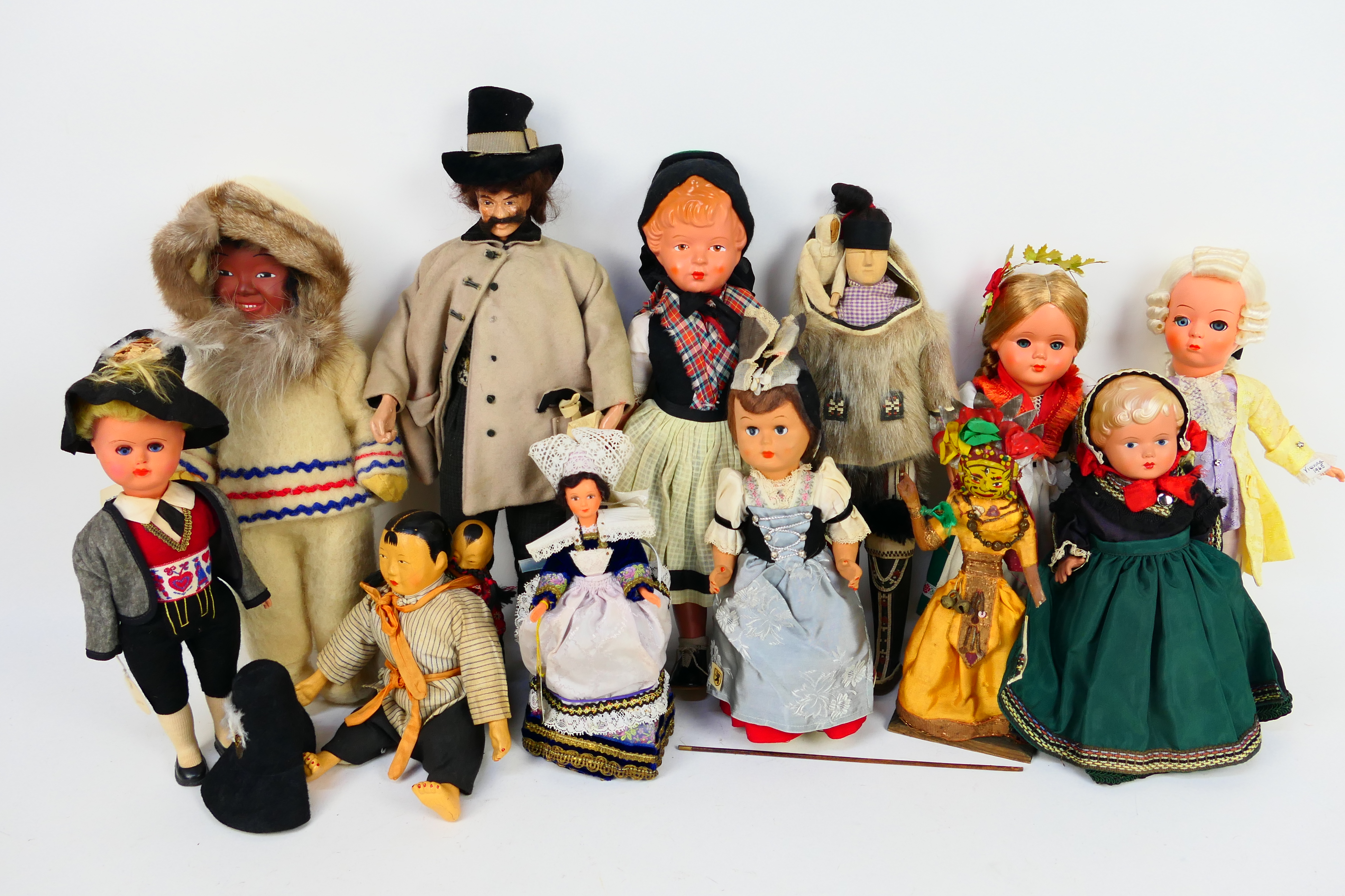 A large quantity of collectable dolls in various sizes and materials, - Image 2 of 28