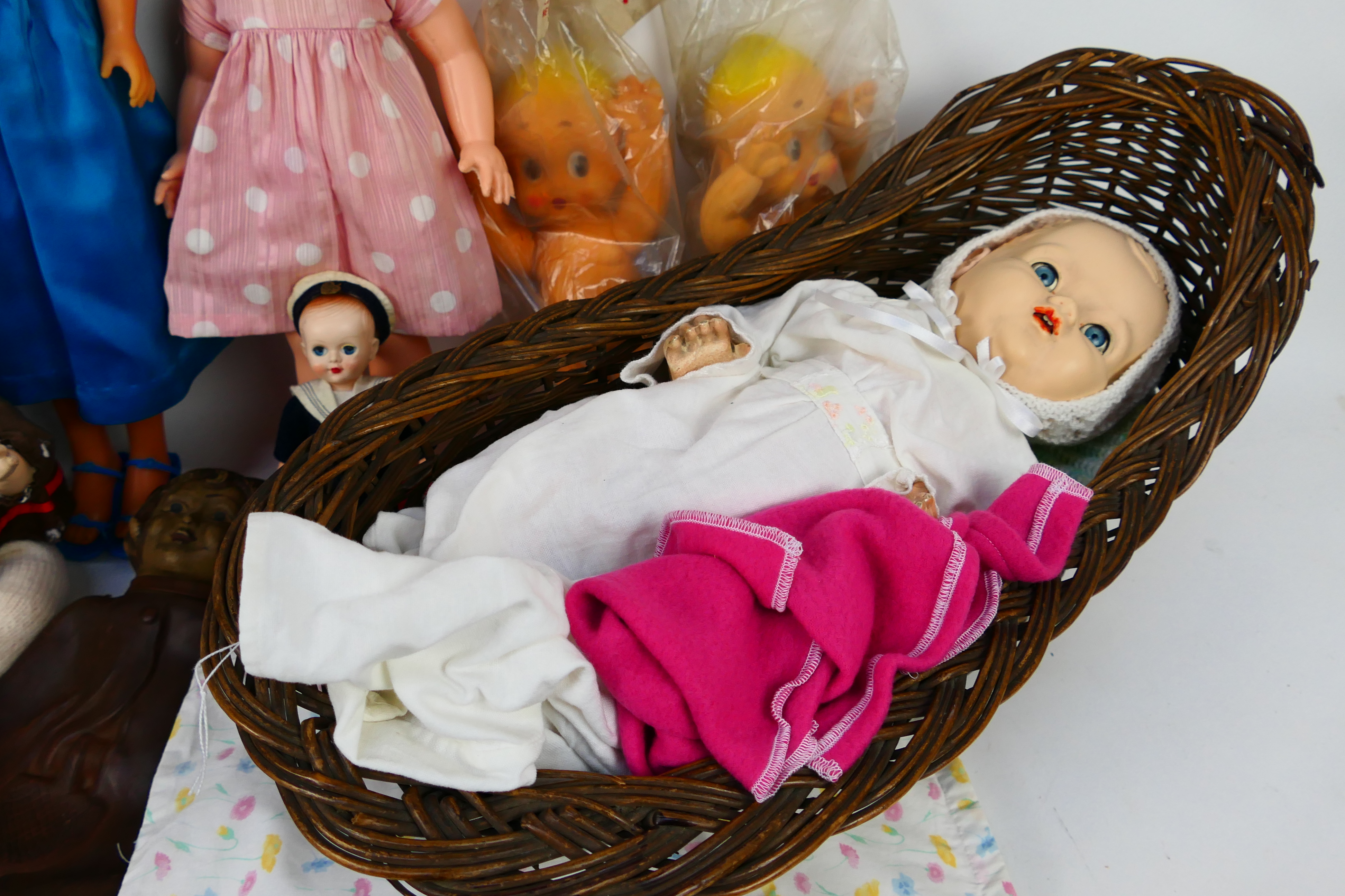 Pedigree - Roddy - Celluko - Others - A mixed collection of vintage dolls and toys made from - Image 5 of 6