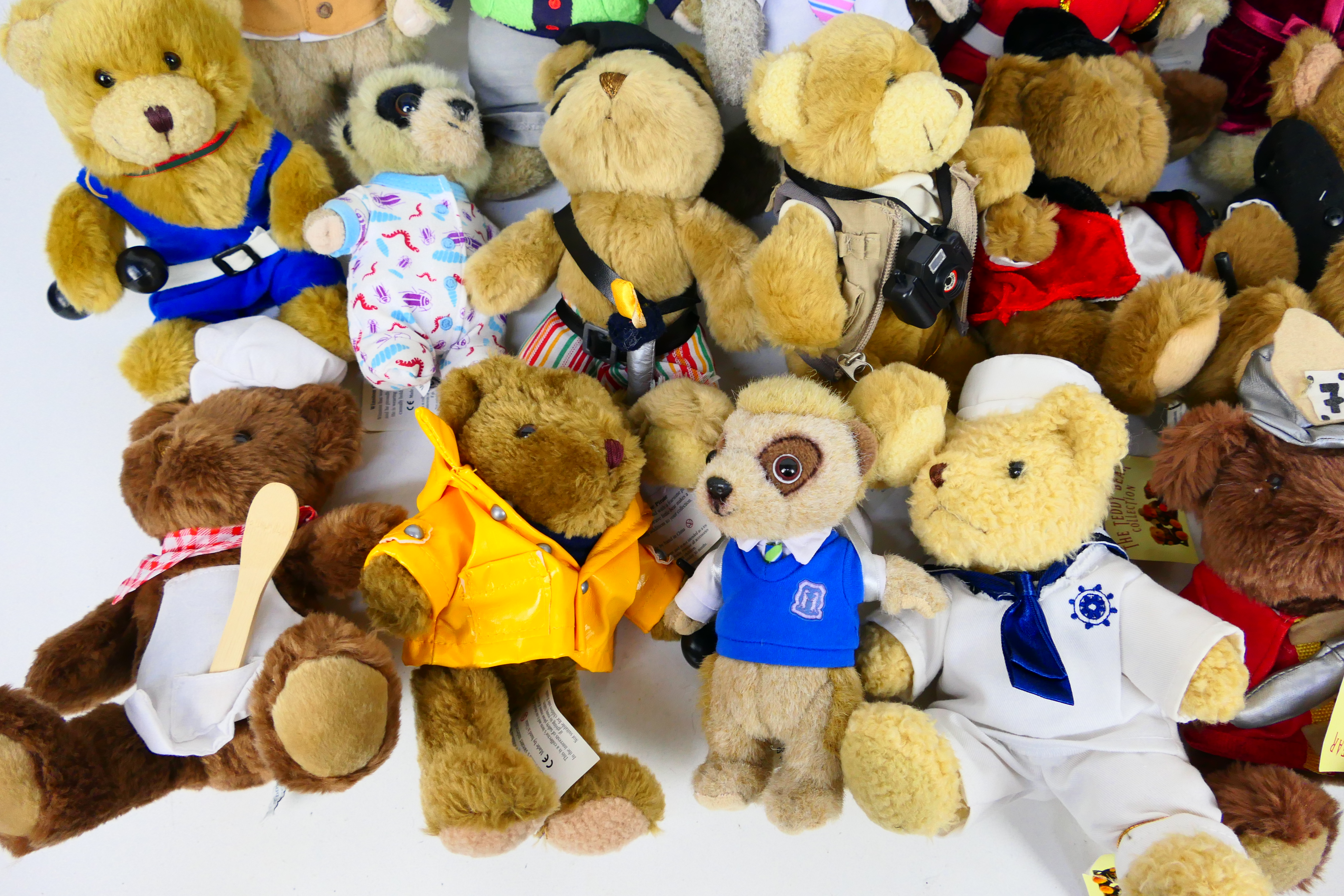 The Teddy Bear Collection - Meerkats - Others - A group of unboxed modern soft toys. - Image 4 of 5