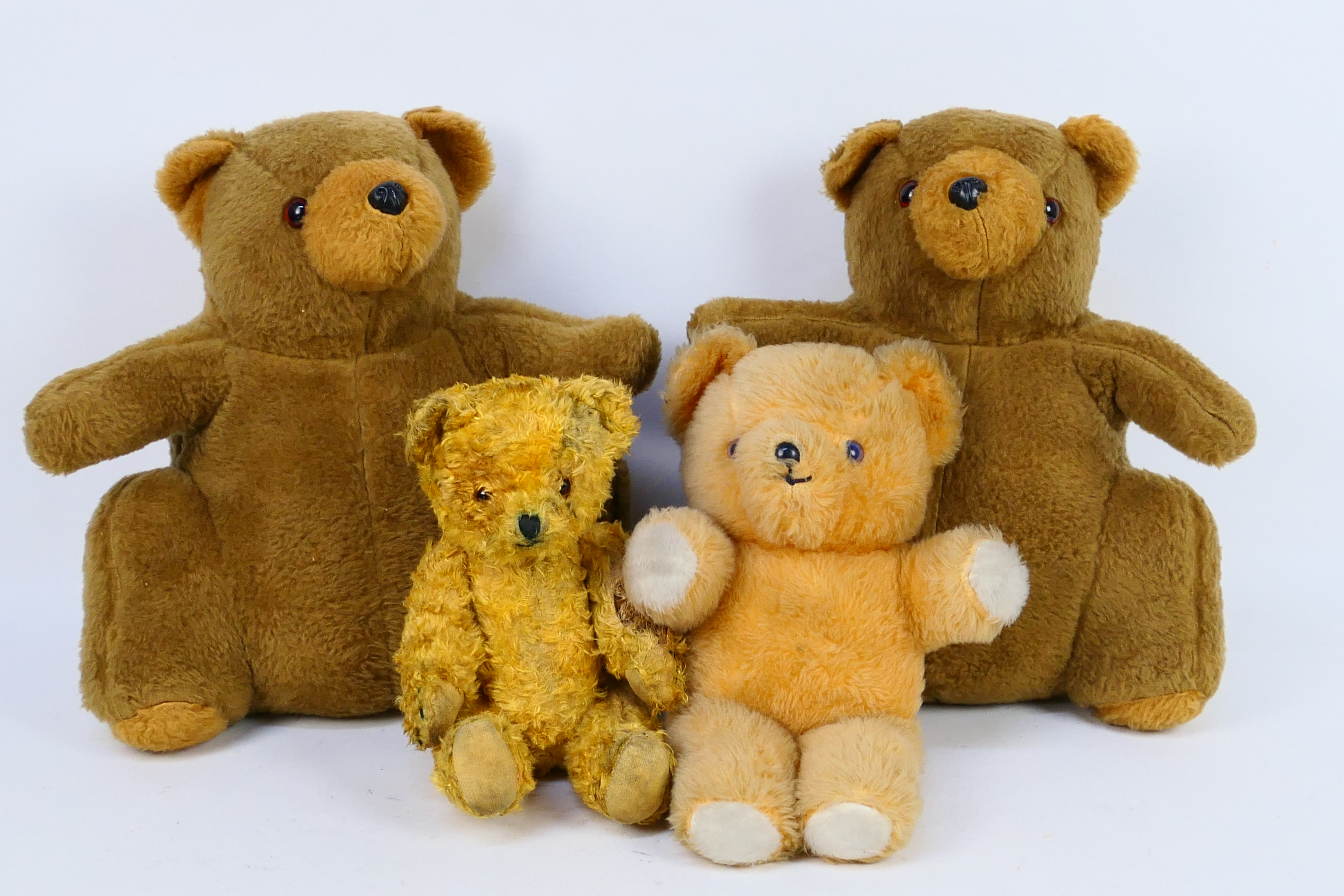 Unbranded - 4 x bears, a vintage jointed straw filled bear approximately 32 cm tall,