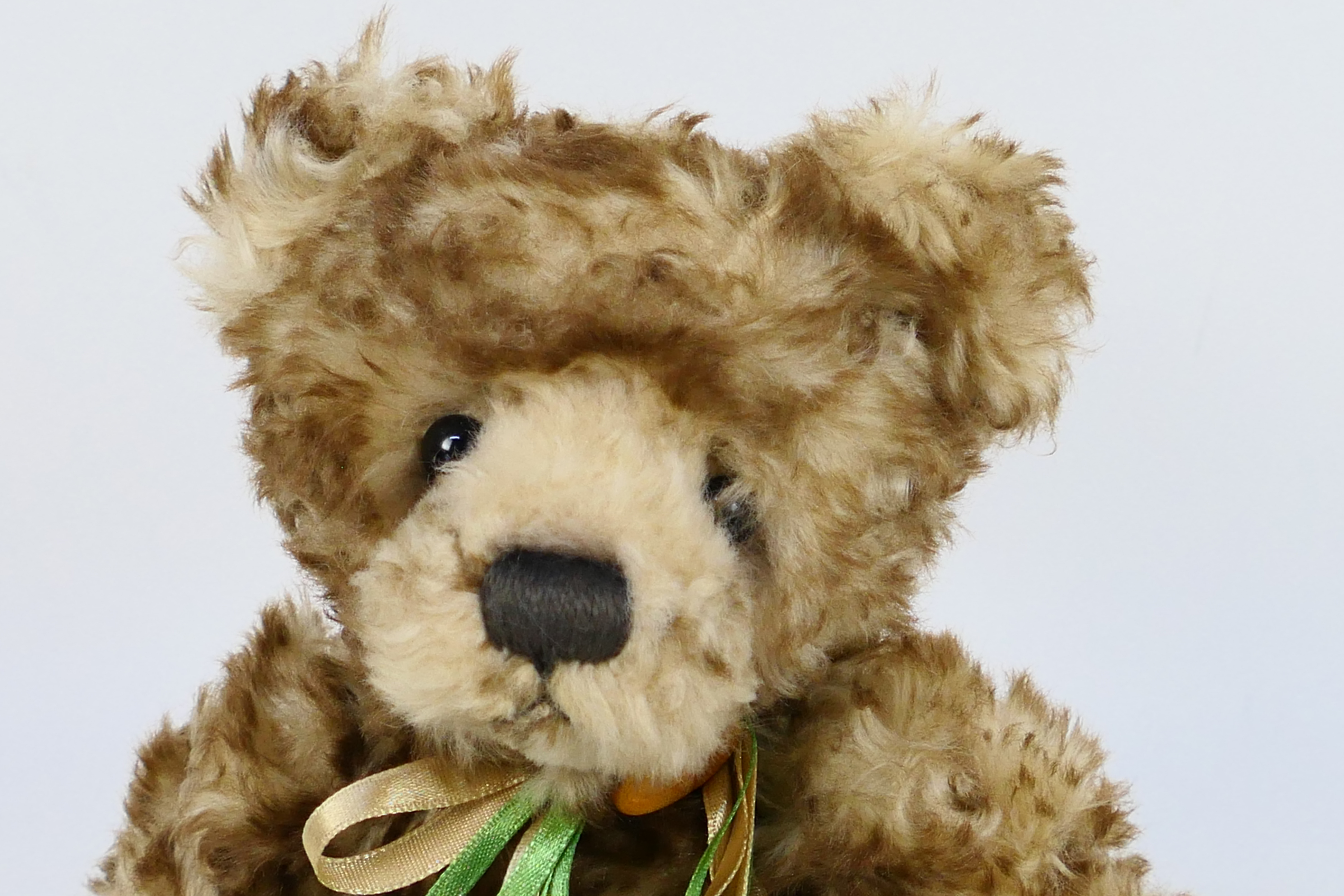 Charlie Bears - An unmarked Charlie Bears soft toy teddy bear with jointed limbs, - Image 3 of 5