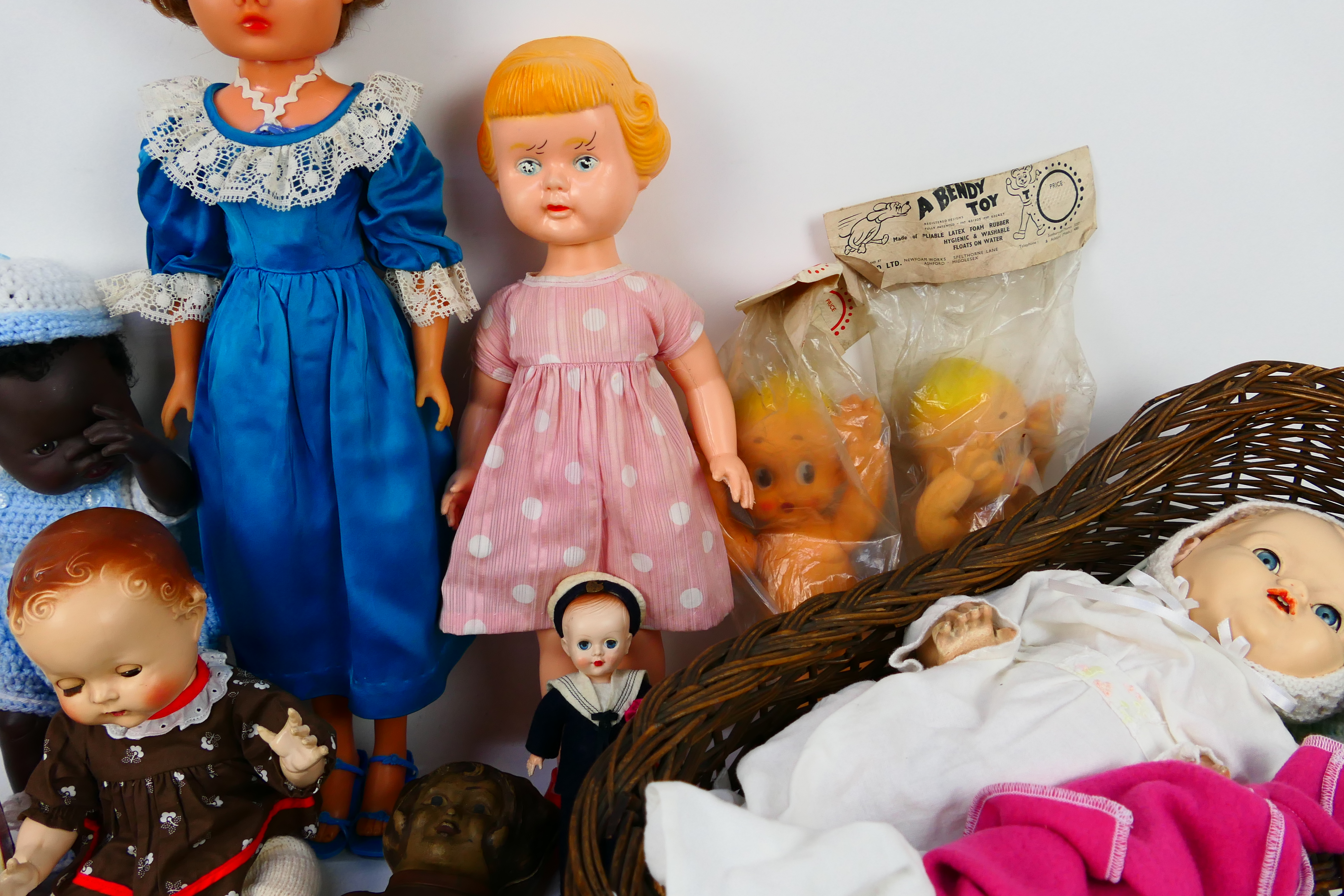 Pedigree - Roddy - Celluko - Others - A mixed collection of vintage dolls and toys made from - Image 4 of 6