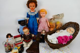 Pedigree - Roddy - Celluko - Others - A mixed collection of vintage dolls and toys made from