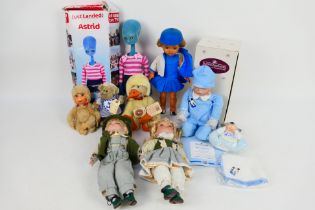Boyds - Poupee- Others - A collection of collectable dolls and bears.
