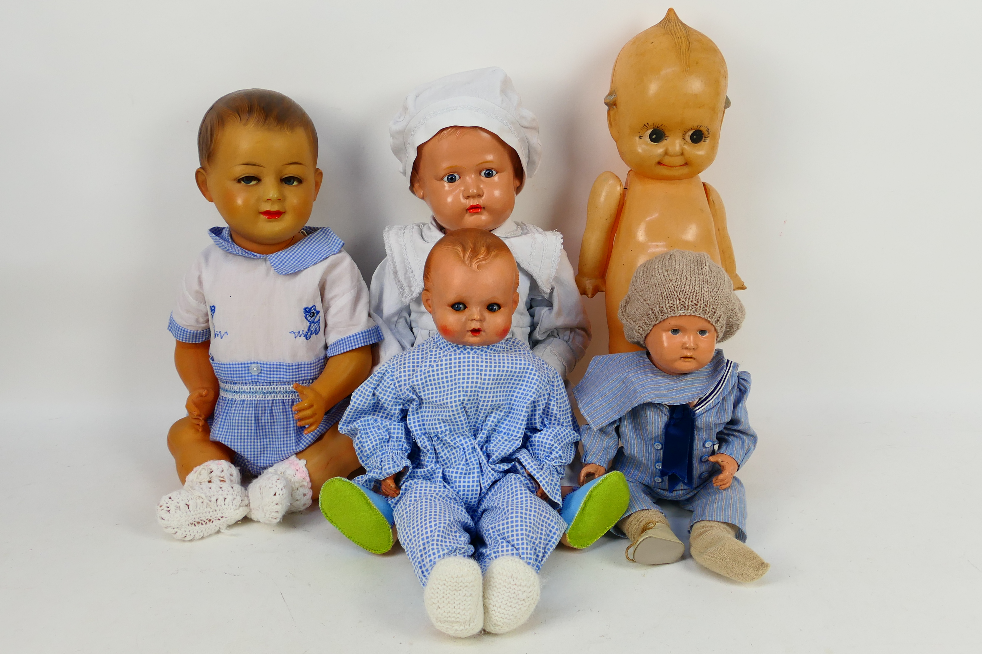 Kewpie - Dr Paul Hunaeus - SNF - Minereva- Others A collection of five larger sized unboxed vintage