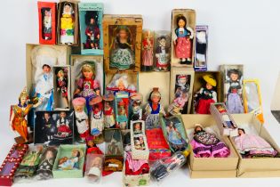 Peggy Nisbet - Dovina - Le Minor - Others - A collection of over 30 vintage predominately boxed