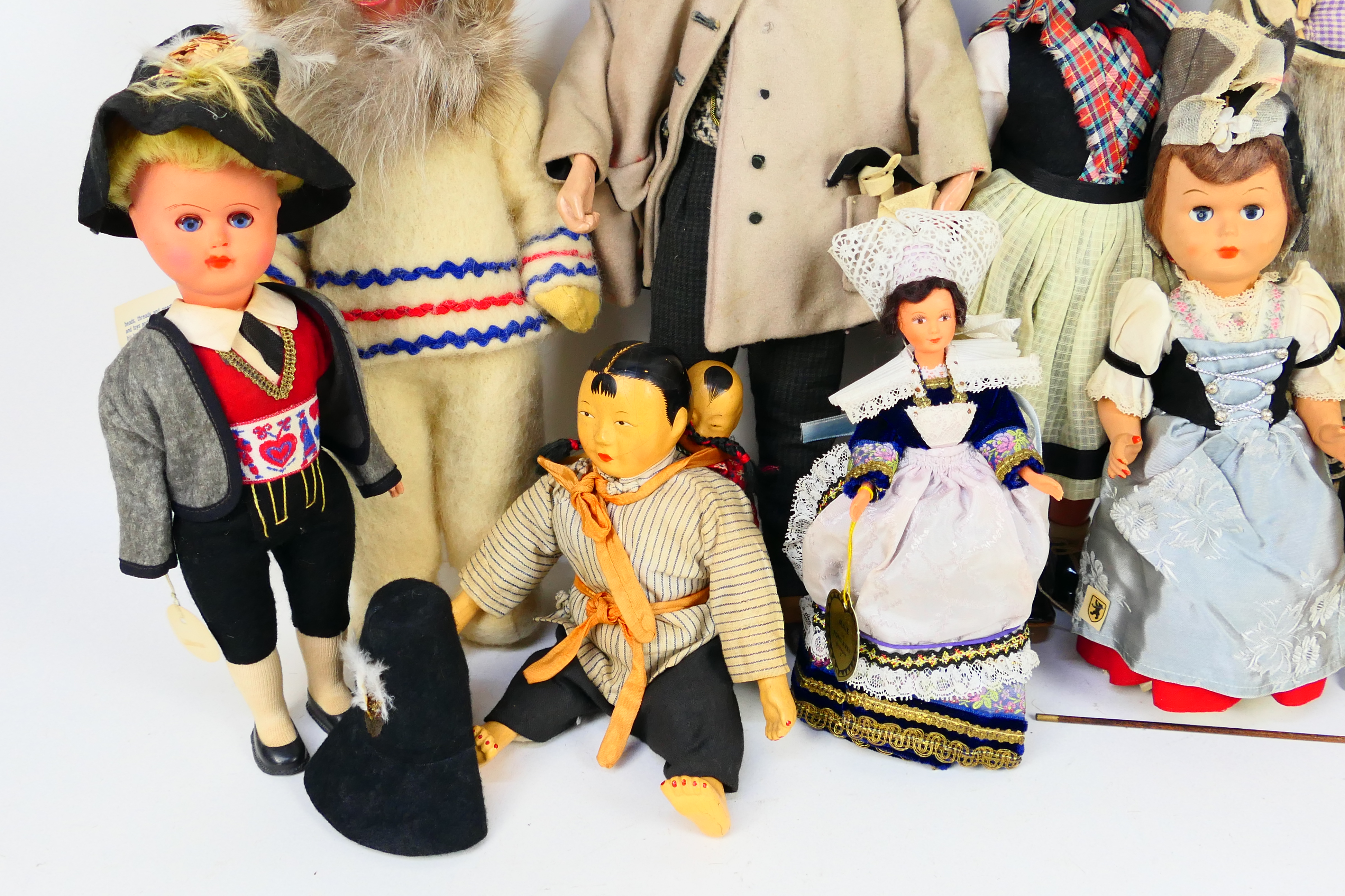 A large quantity of collectable dolls in various sizes and materials, - Image 3 of 28