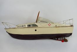 Unbranded - A vintage wooden model Cabin Cruiser boat measuring approximately 33 inches long.