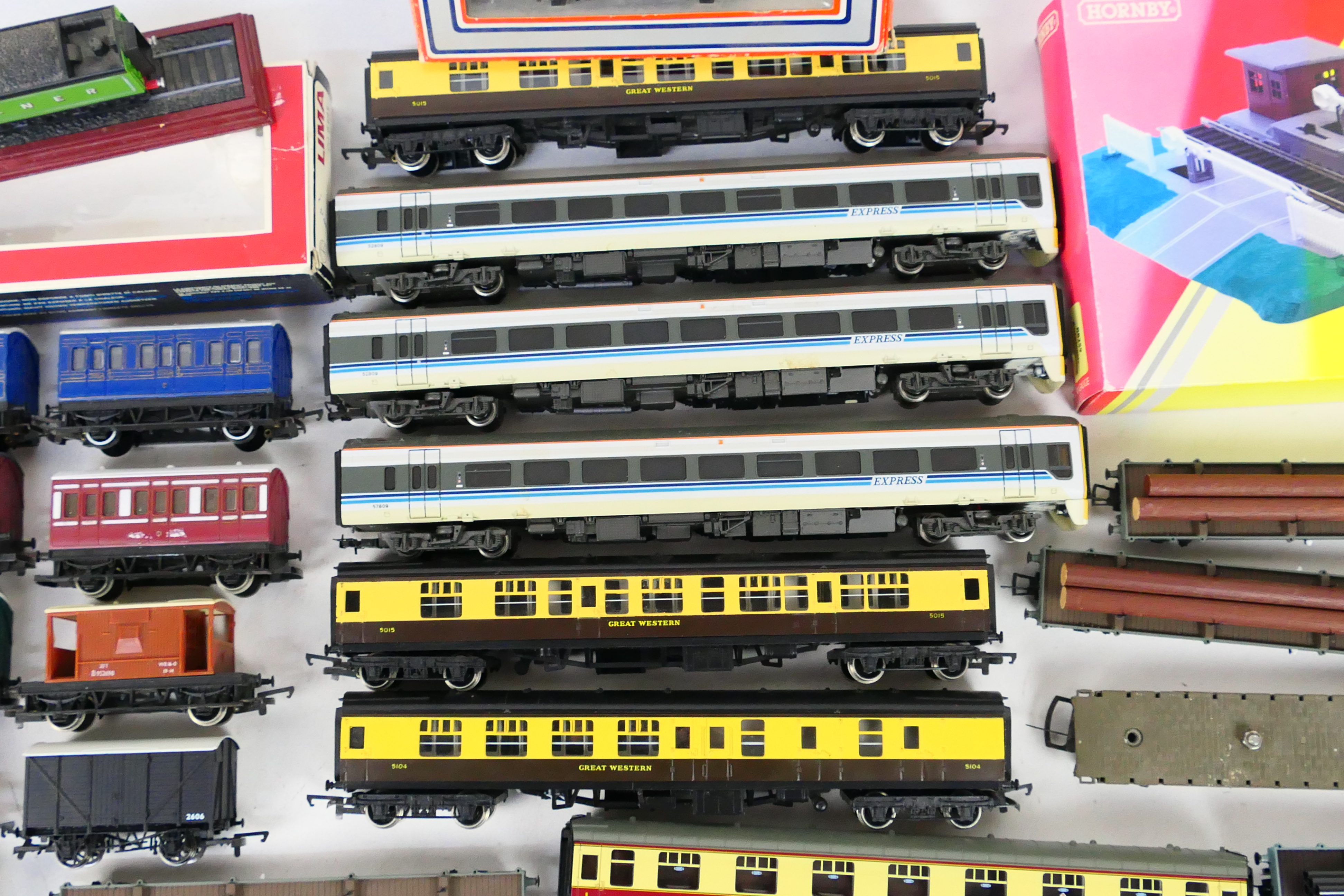 Hornby - Bachmann - Lima - Wrenn - A collection of OO gauge rolling stock including 3 x DMU dummy - Image 5 of 7