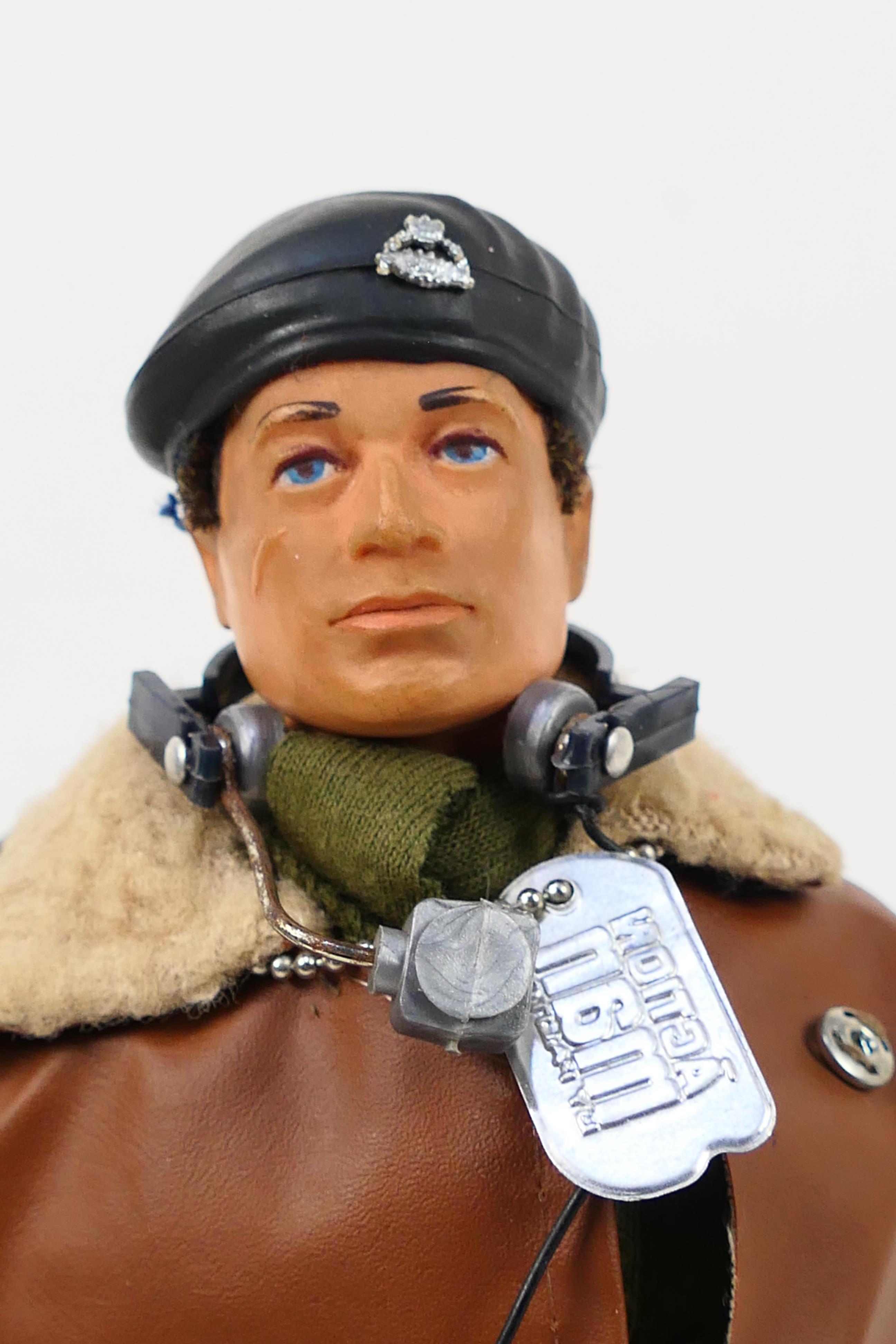 Palitoy - Action Man - Two unboxed vintage Action Man figures in Tank Commander and Parachute - Image 5 of 8
