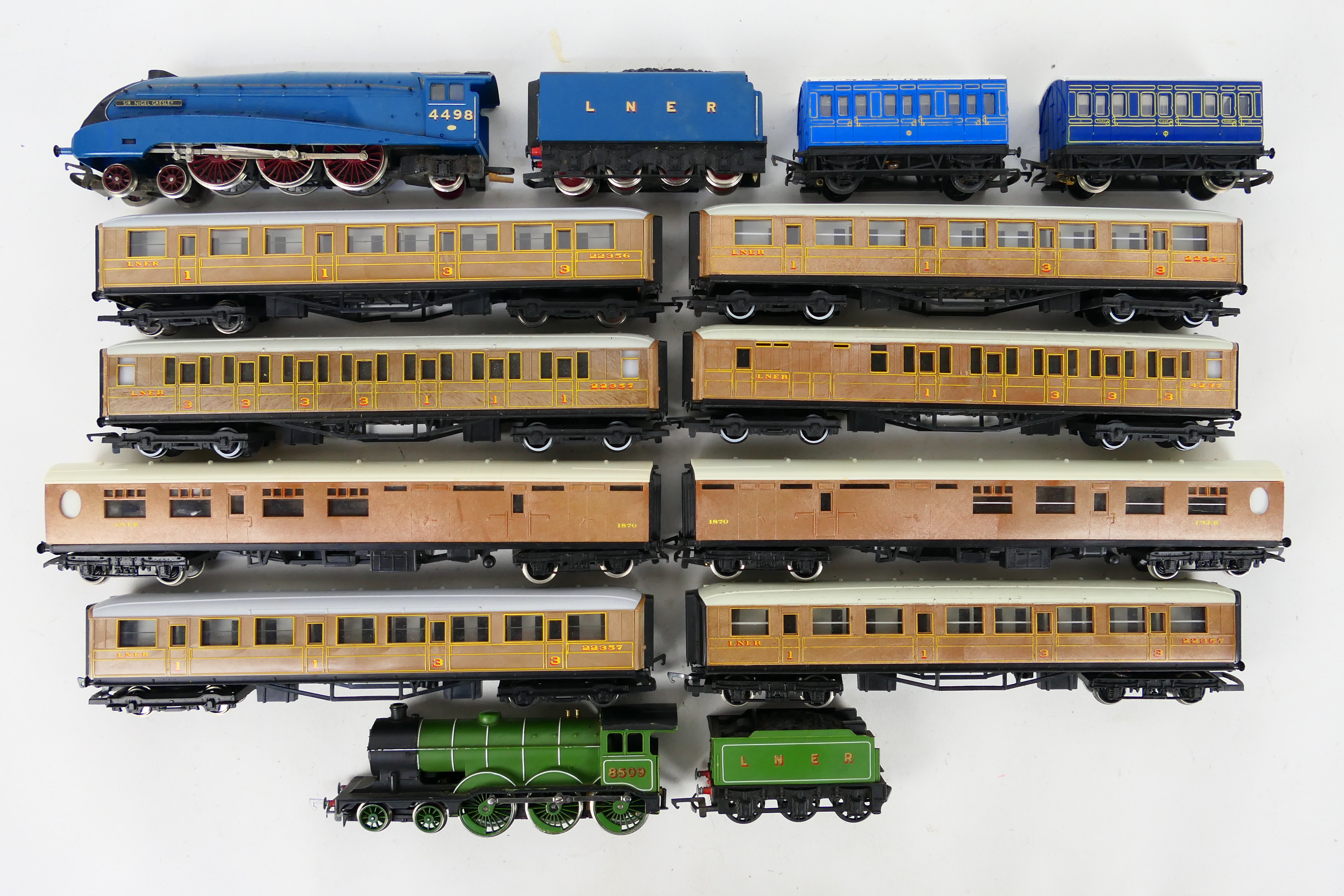 Hornby - Two unboxed Oo gauge steam locomotives and tenders with a group of unboxed passenger