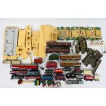 Hornby Dublo - Other - A collection of unboxed mainly Hornby Dublo rolling stock,