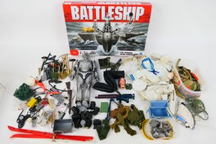 Palitoy - Hasbro - Action Man - Others - A mixed lot contains predominately loose vintage Action
