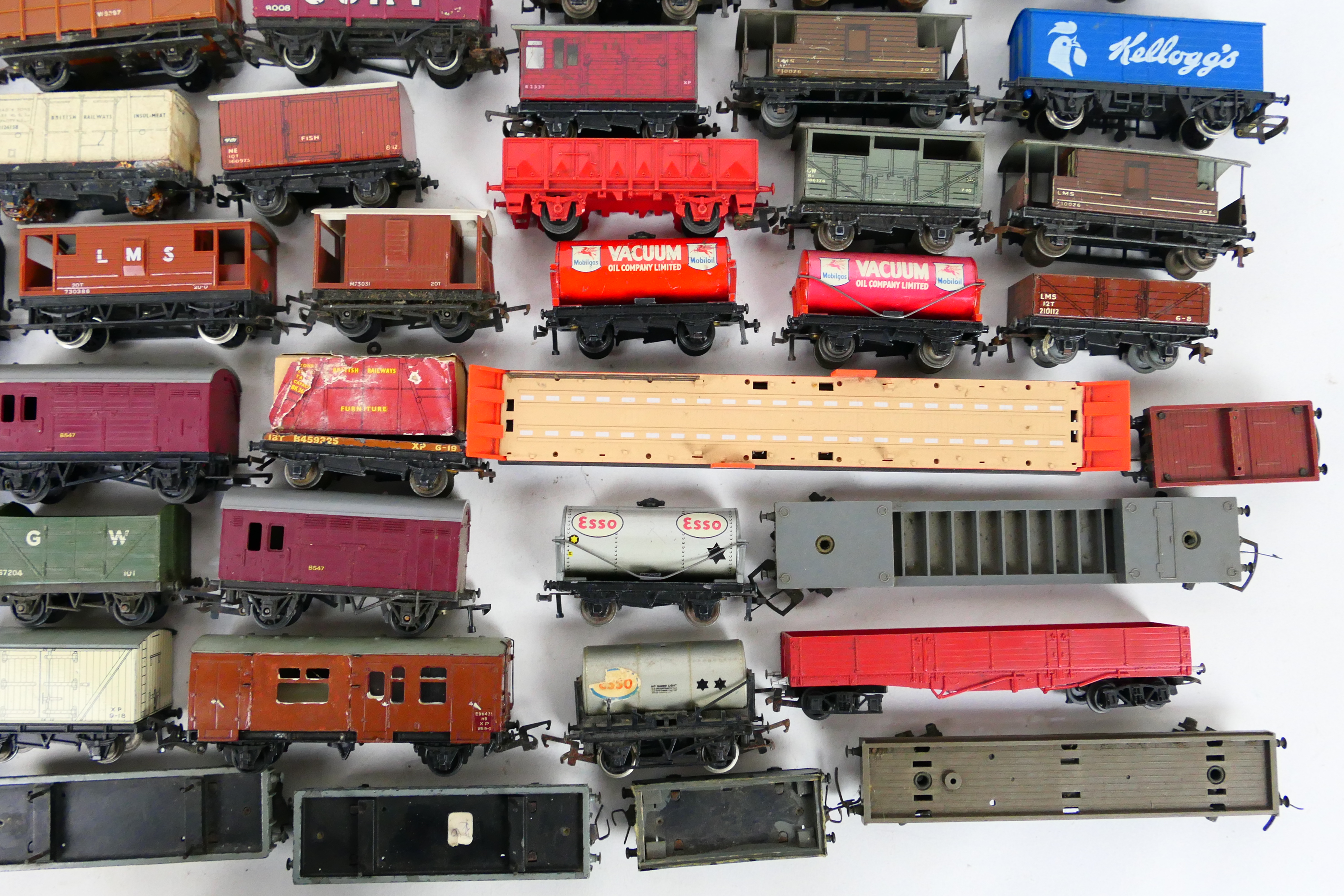 Hornby - Dublo - Tri-ang - A collection of OO gauge rolling stock including 8 x coaches, - Image 4 of 5