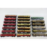 Hornby Dublo - A rake of 20 unboxed Hornby Dublo passenger coaches.