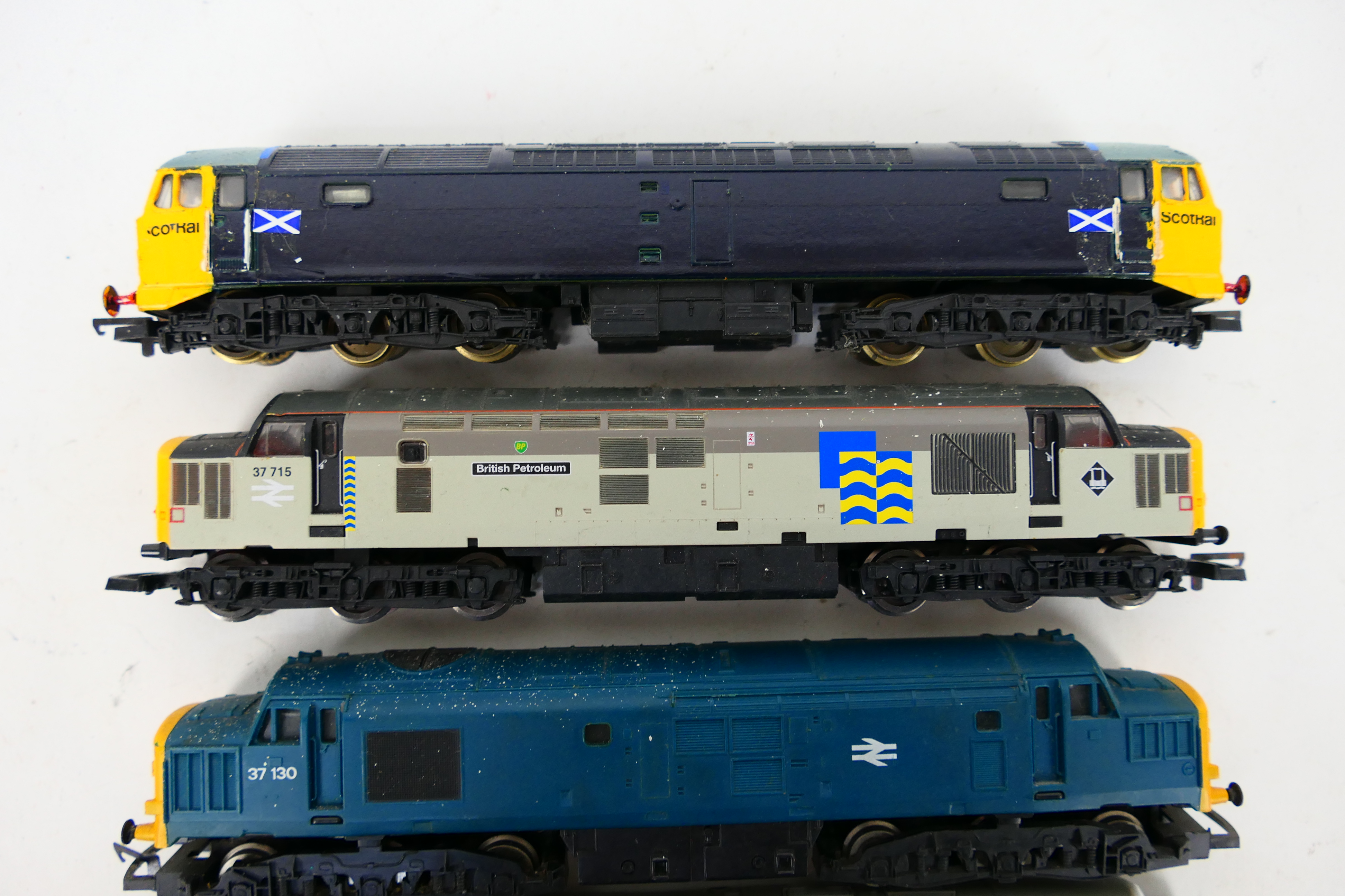 Hornby - Lima - 5 x OO gauge locomotives for spare or restoration including a class 37 named - Image 2 of 3