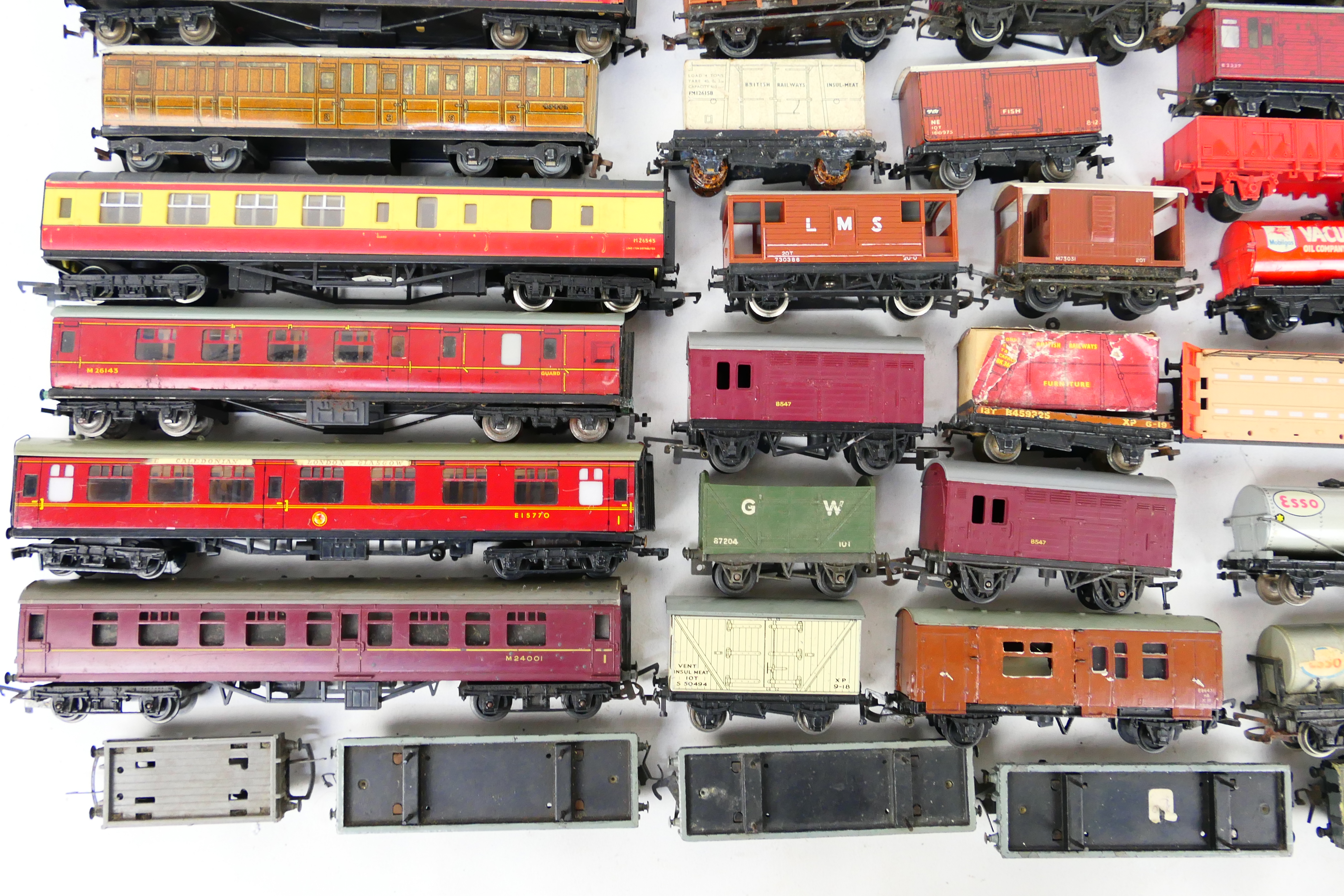 Hornby - Dublo - Tri-ang - A collection of OO gauge rolling stock including 8 x coaches, - Image 5 of 5