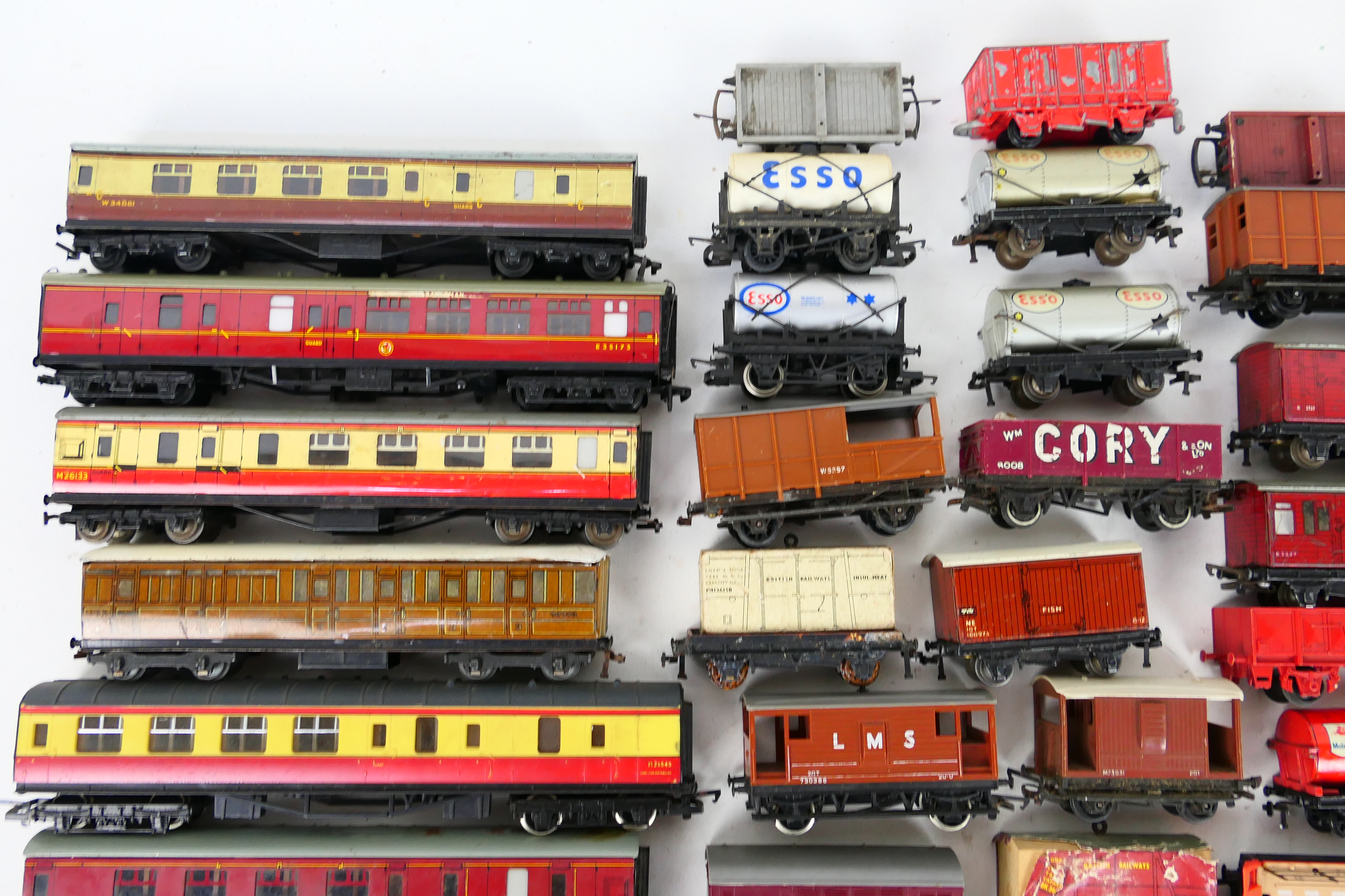 Hornby - Dublo - Tri-ang - A collection of OO gauge rolling stock including 8 x coaches, - Image 2 of 5