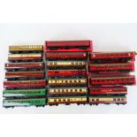 Hornby Dublo - 15 x unboxed and 4 x boxed metal type Dublo coaches in various colours and liveries