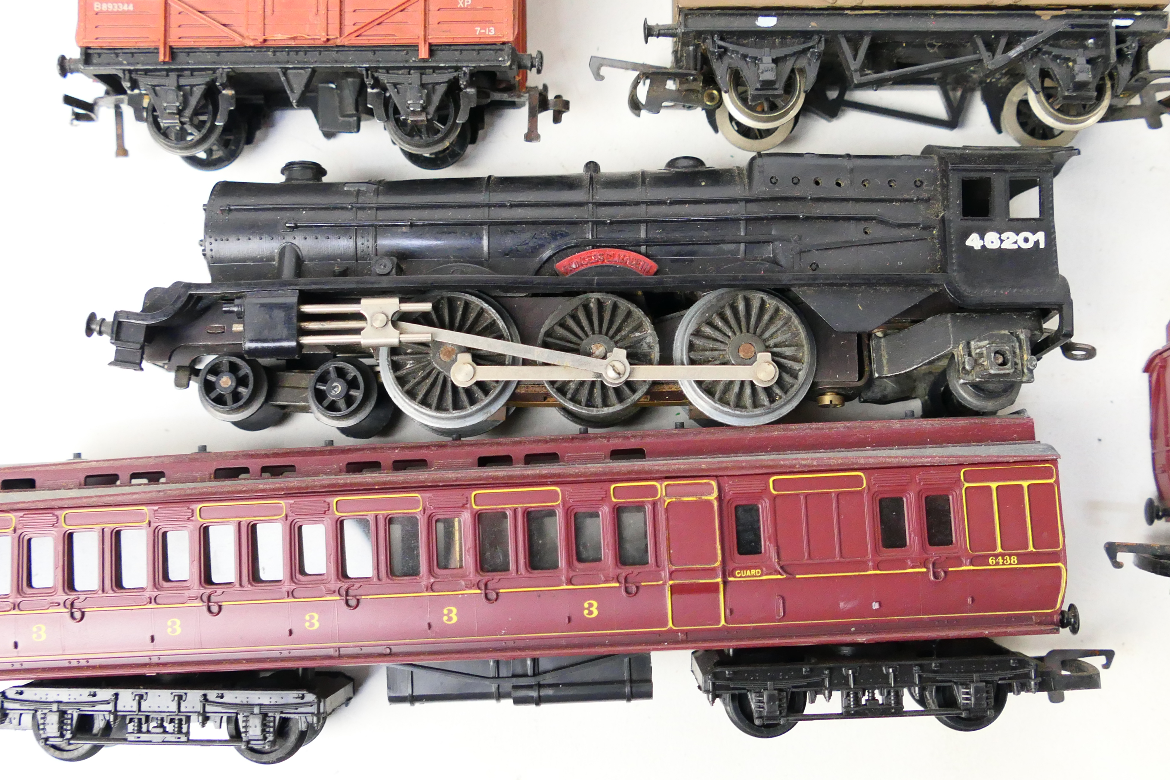 Hornby - Bachmann - Lima - Wrenn - A collection of OO gauge rolling stock including 3 x DMU dummy - Image 4 of 7