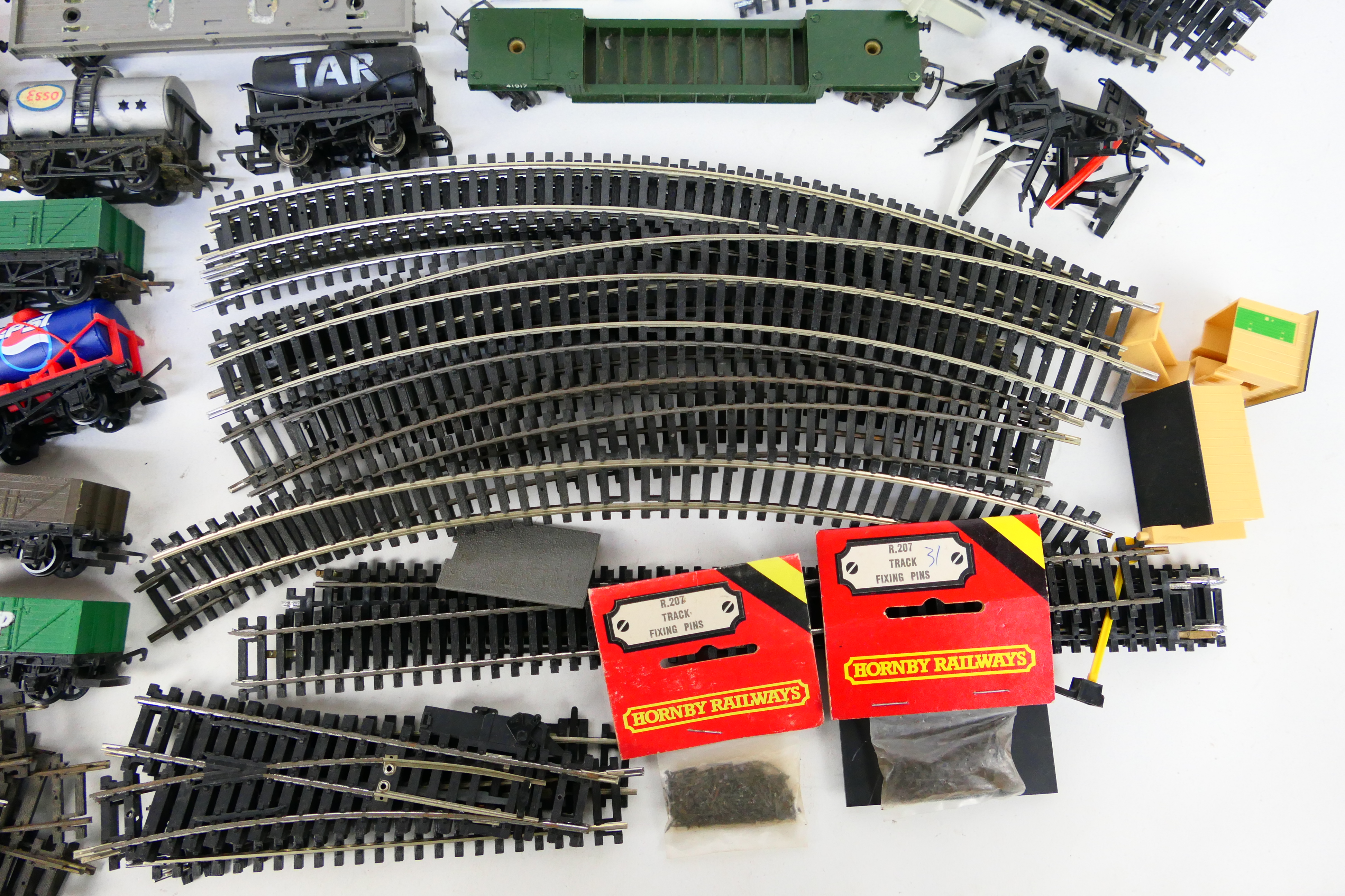 Hornby - Triang - Others - A mixed lot of OO gauge model railway items, - Image 3 of 5