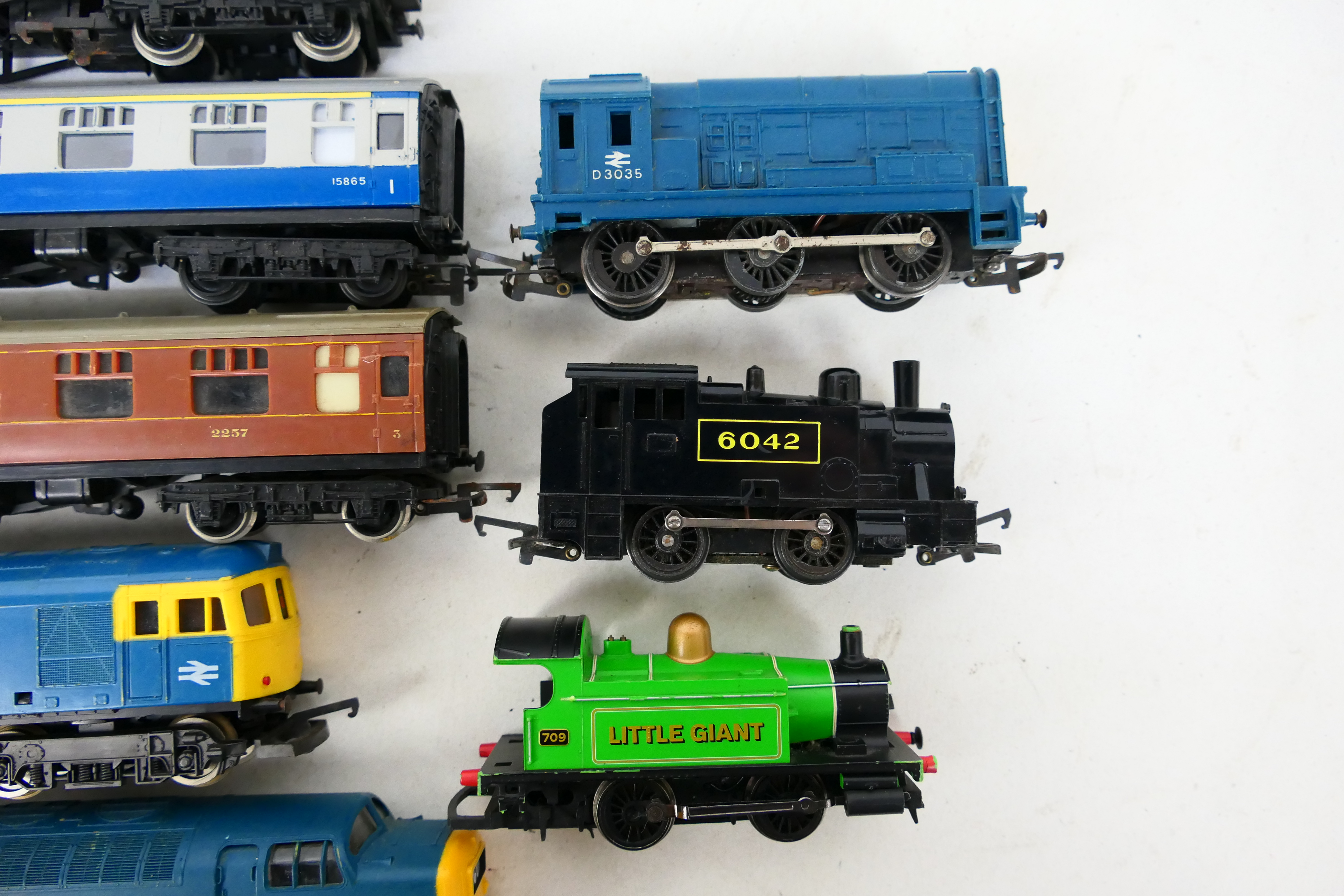 Lima - Hornby - Five unboxed OO gauge locomotives with three unboxed passenger carriages. - Image 2 of 3