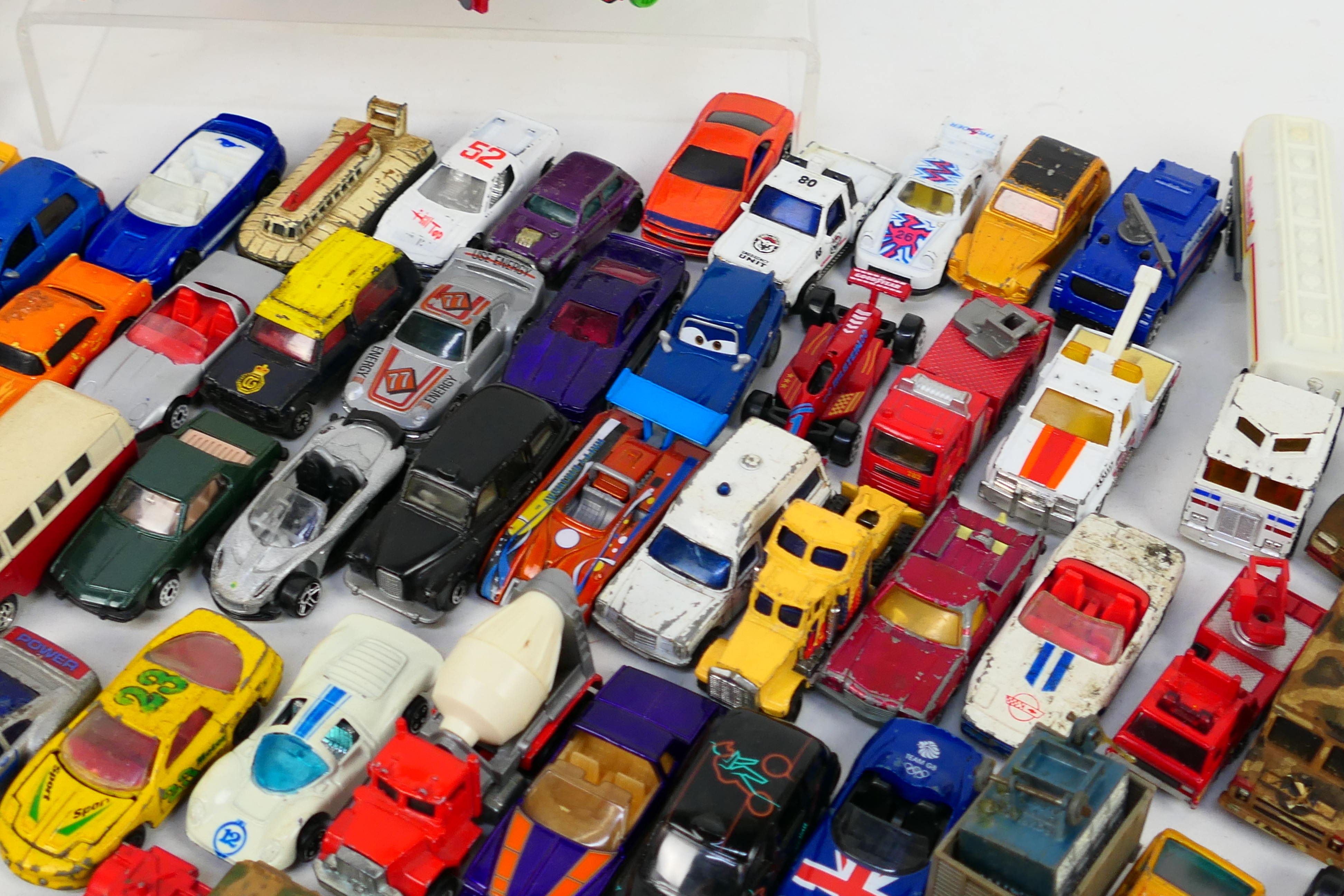 Matchbox - Corgi - Hot Wheels - Majorette - A group of vehicles including 55 Chevrolet, - Image 7 of 8