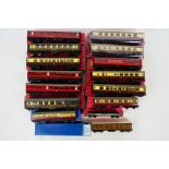 Hornby Dublo - A boxed group of 15 Hornby Dublo rolling stock mainly passenger coaches.