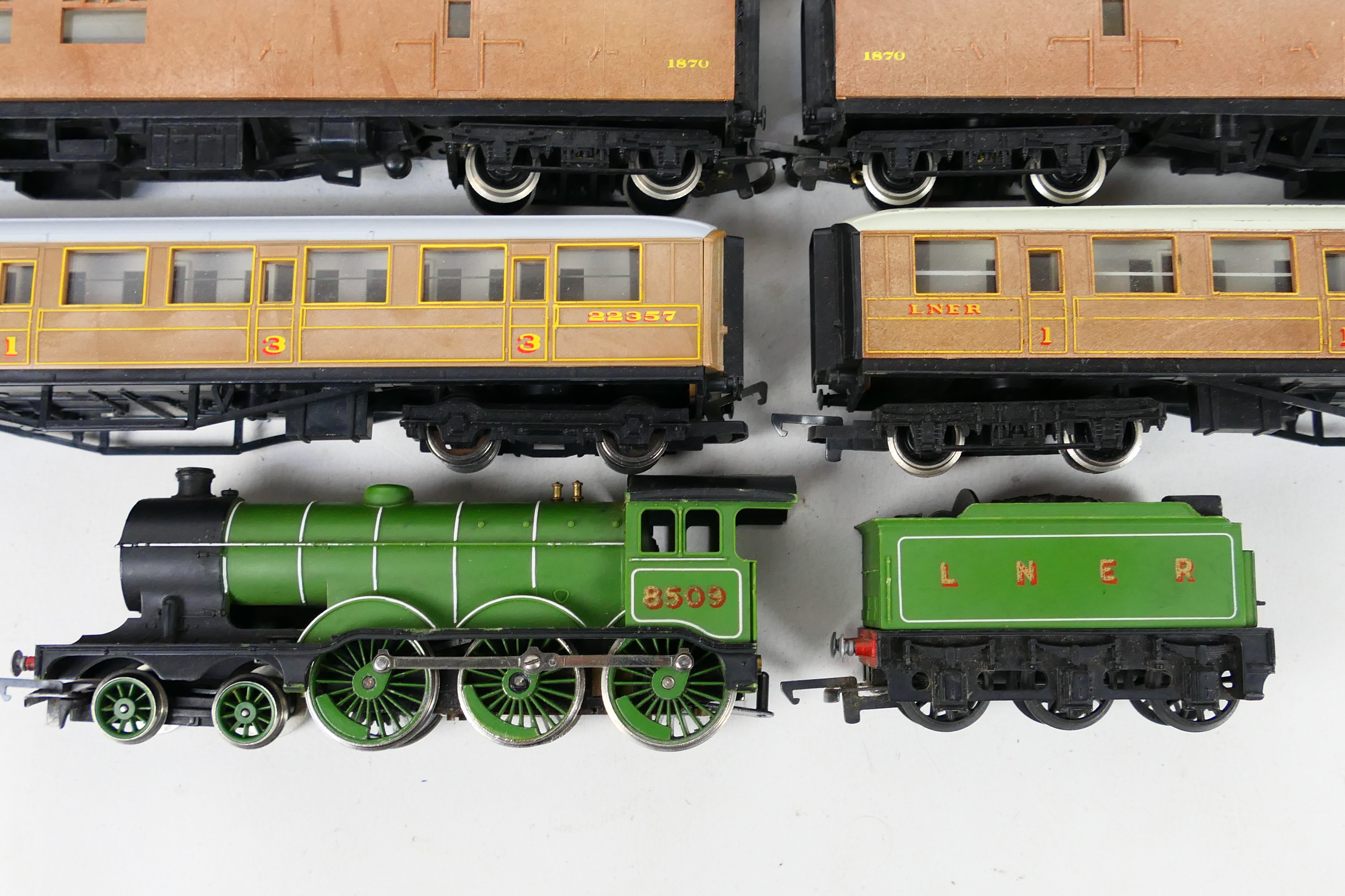 Hornby - Two unboxed Oo gauge steam locomotives and tenders with a group of unboxed passenger - Image 4 of 4