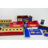 Hornby Dublo - A mixed group of boxed and unboxed Hornby Dublo accessories which includes #4620