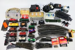 Hornby - Triang - Others - A mixed lot of OO gauge model railway items,