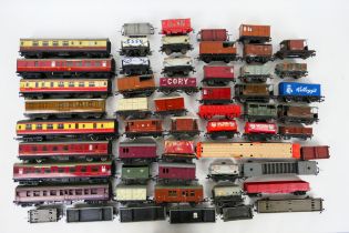 Hornby - Dublo - Tri-ang - A collection of OO gauge rolling stock including 8 x coaches,