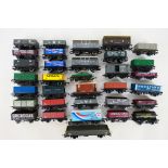 Hornby - Triang - Bachmann - Mainline - Other - An unboxed group of 33 items of OO/HO gauge freight