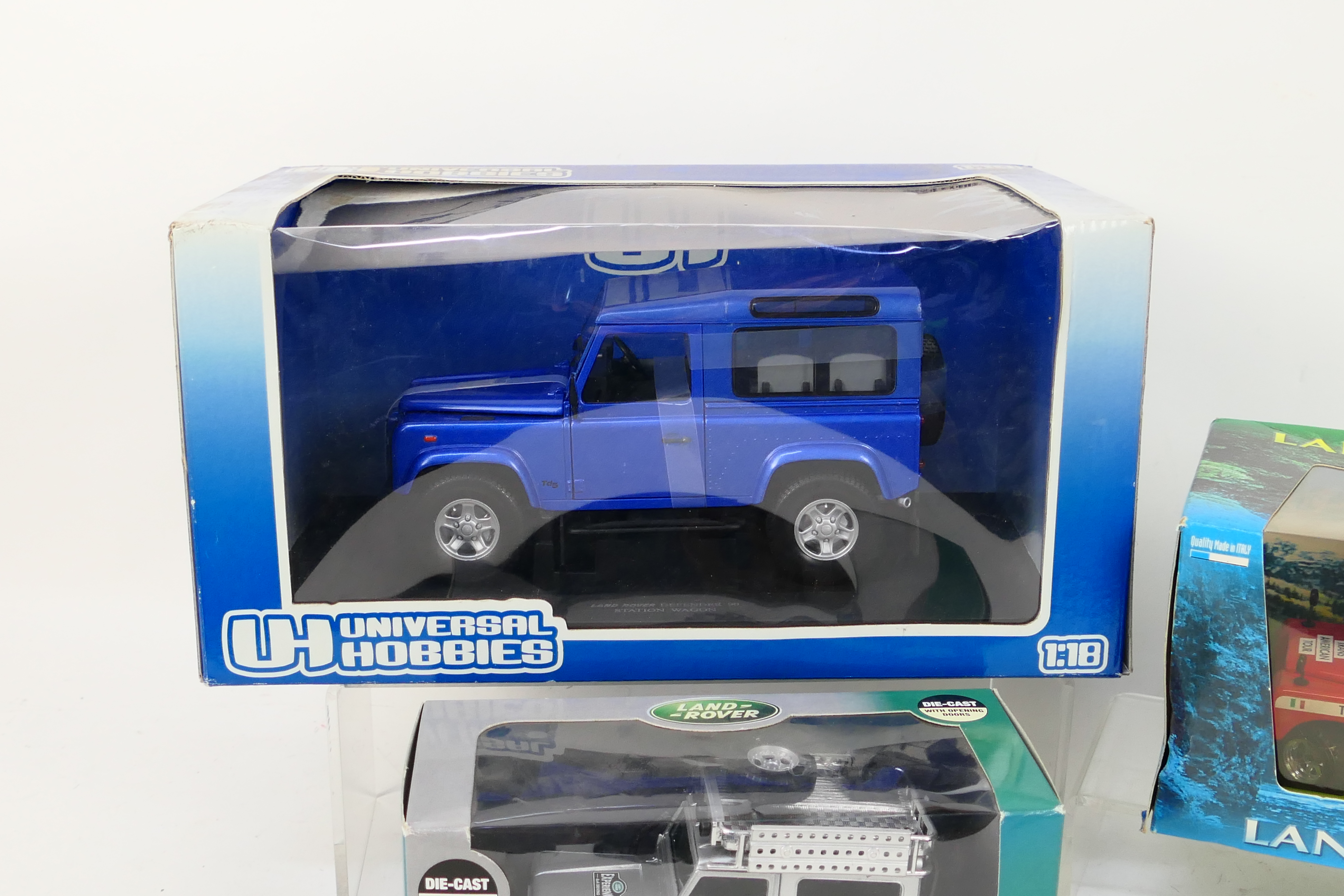 Bburago - Universal Hobbies - Corgi - Four boxed diecast Land Rover vmnodel vehicles in various - Image 2 of 5