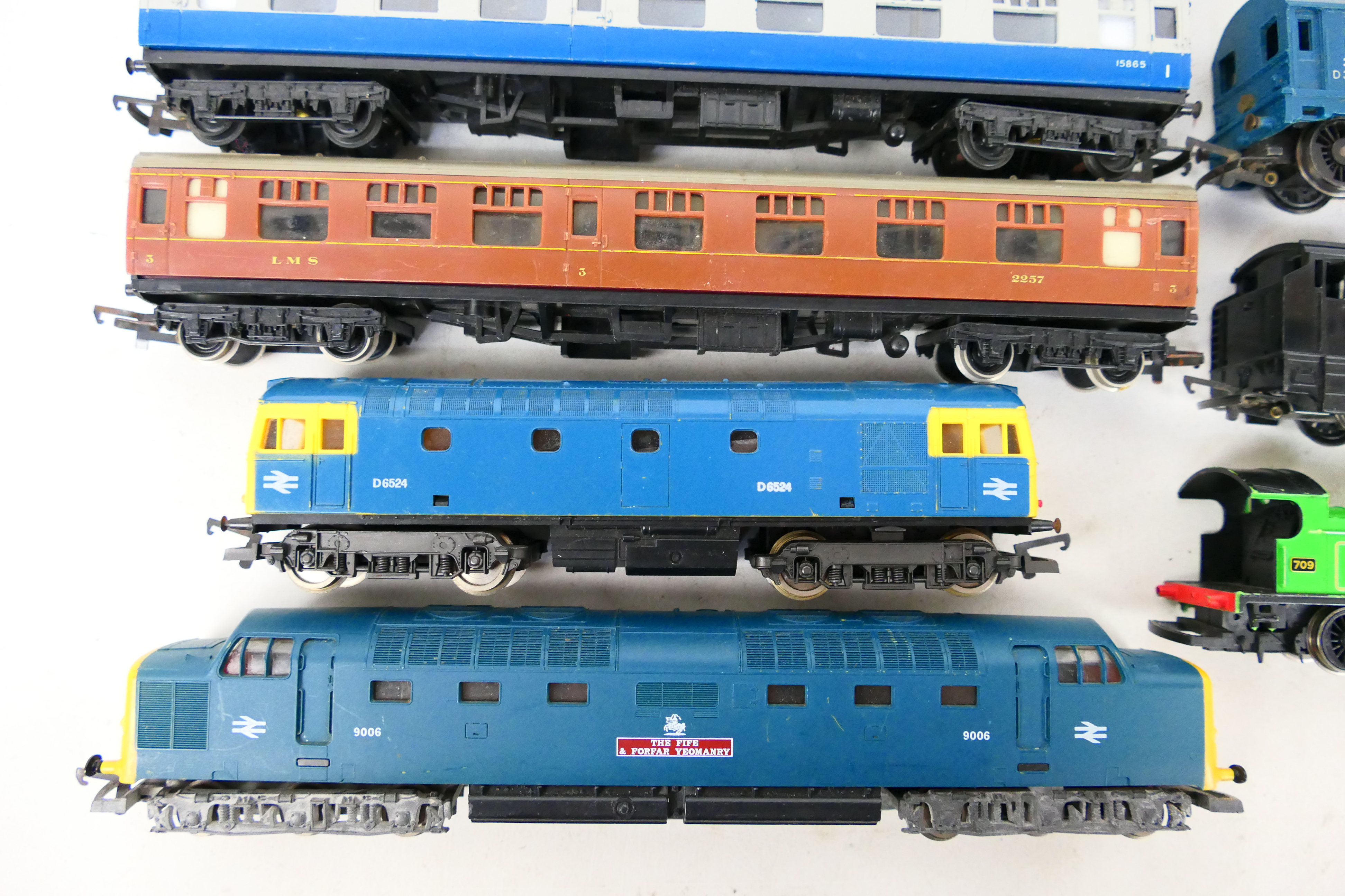 Lima - Hornby - Five unboxed OO gauge locomotives with three unboxed passenger carriages. - Image 3 of 3