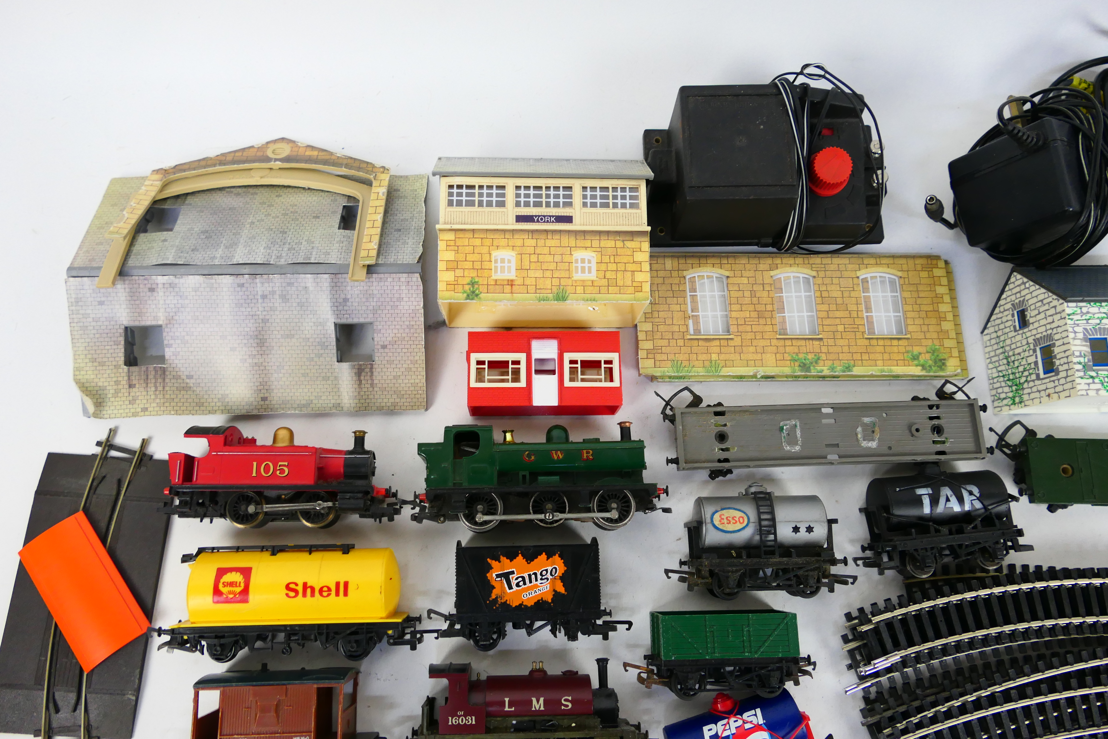 Hornby - Triang - Others - A mixed lot of OO gauge model railway items, - Image 5 of 5