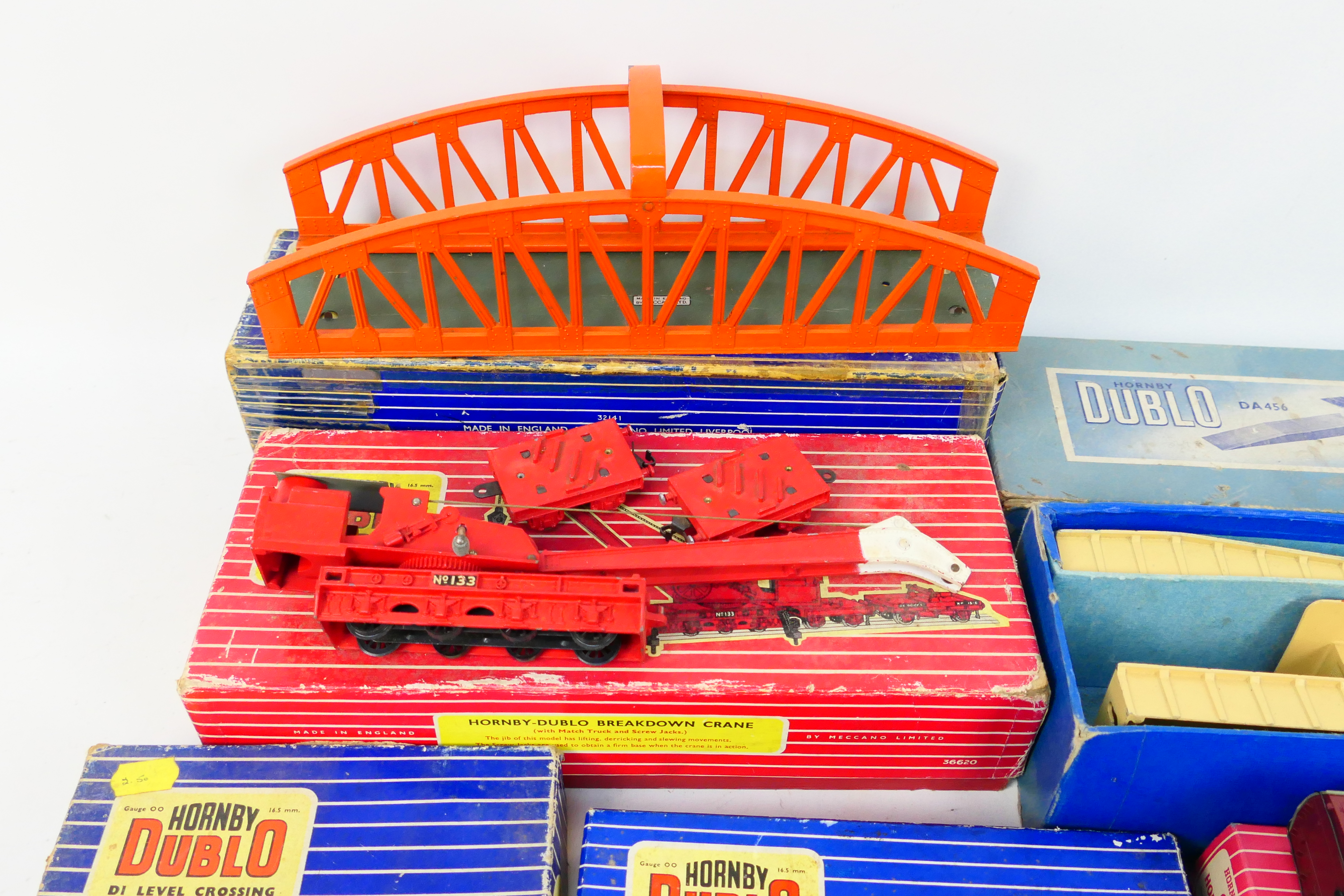 Hornby Dublo - Mike's Models - A collection of boxed rolling stock and buildings including 10 x - Image 2 of 5
