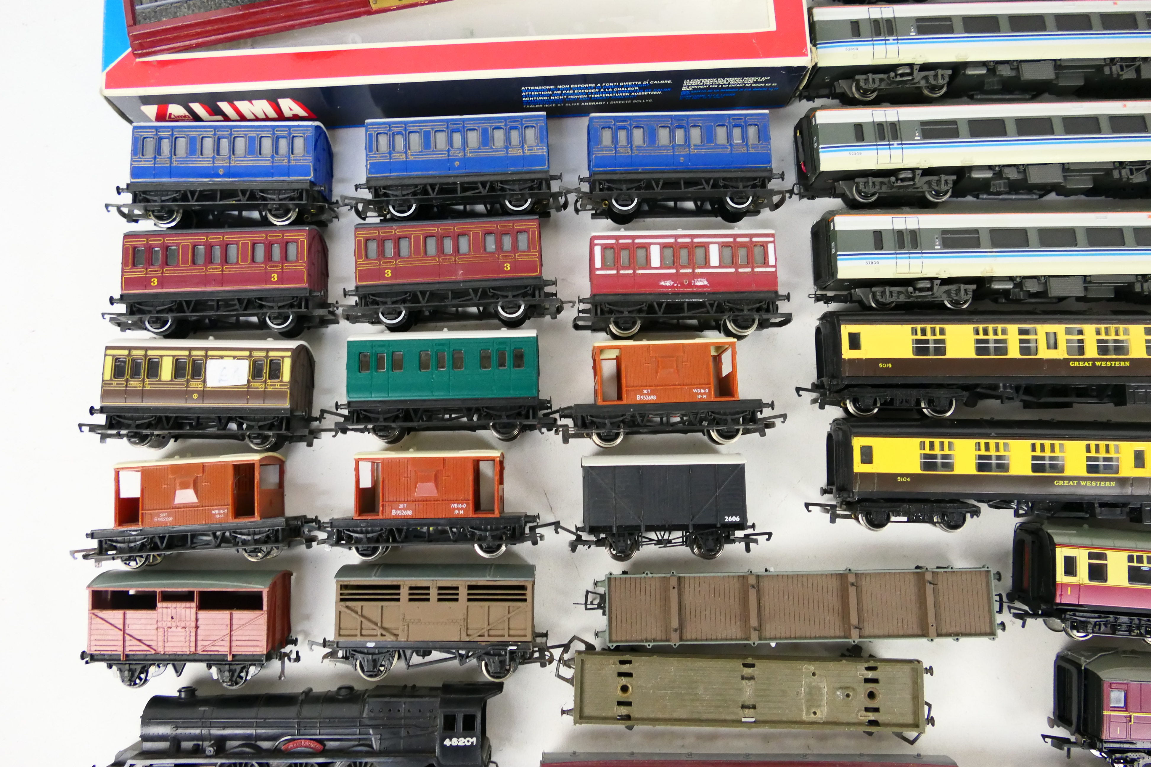 Hornby - Bachmann - Lima - Wrenn - A collection of OO gauge rolling stock including 3 x DMU dummy - Image 2 of 7
