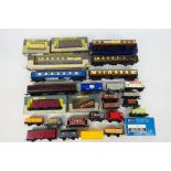 Hornby - Wrenn - Hornby Dublo - Other - A mainly unboxed grouping of OO gauge passenger and freight