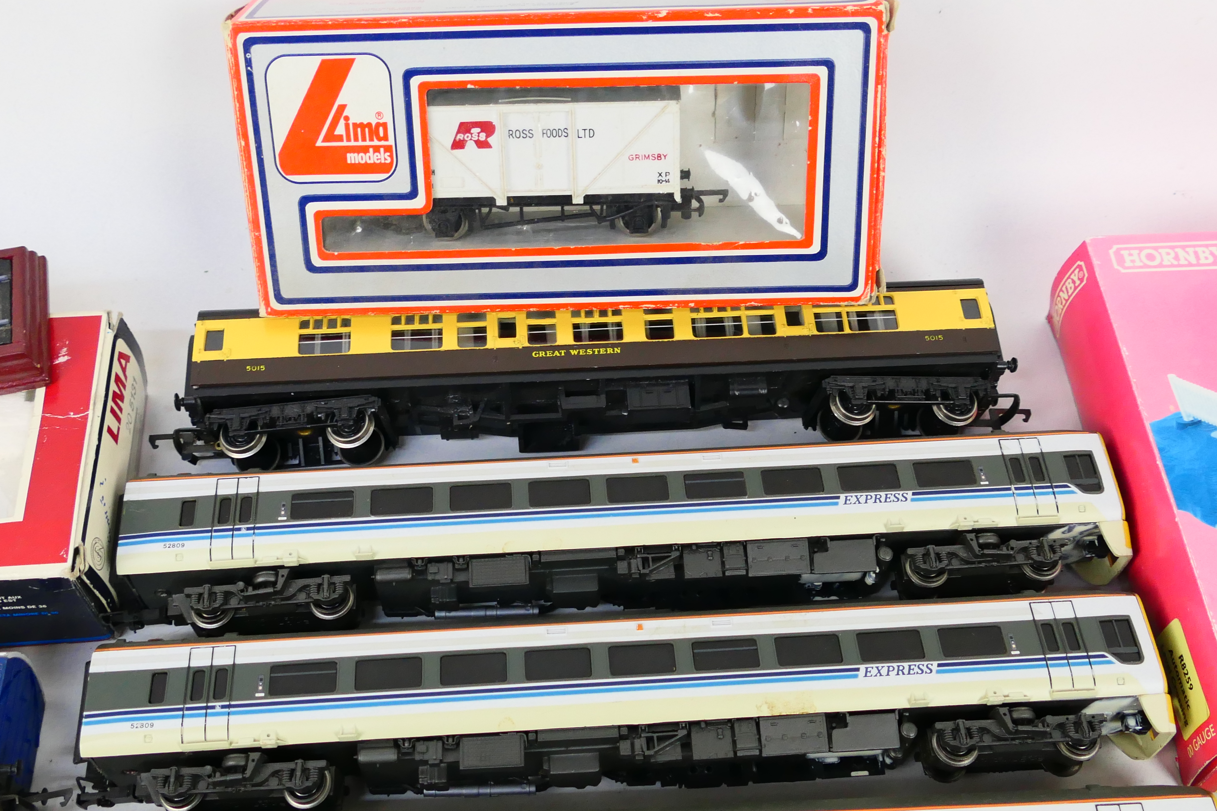 Hornby - Bachmann - Lima - Wrenn - A collection of OO gauge rolling stock including 3 x DMU dummy - Image 6 of 7