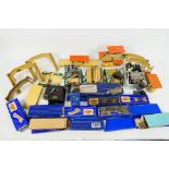 Hornby Dublo - A mixed group of unboxed Hornby Dublo accessories with a group of boxed Hornby