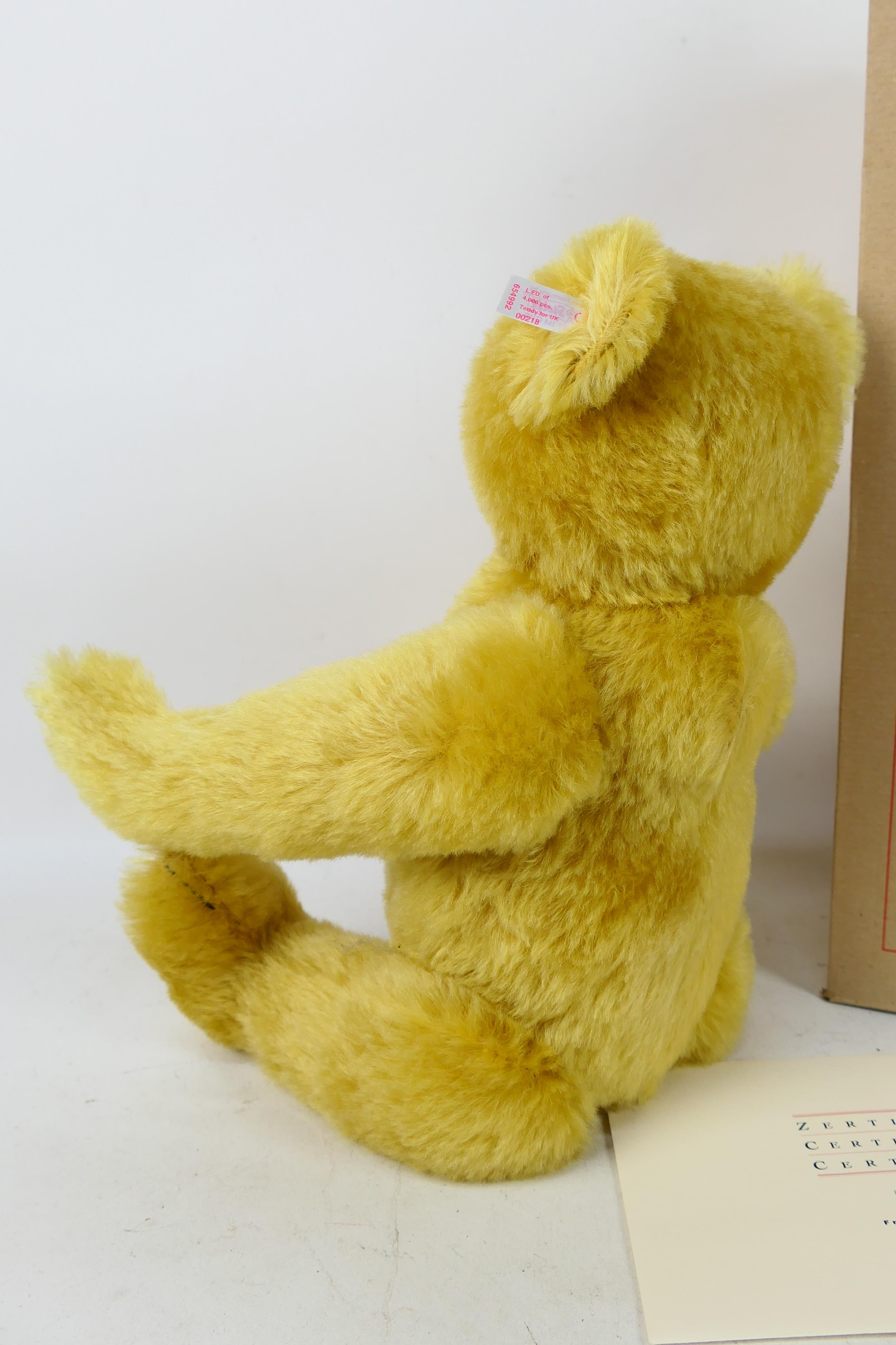 Steiff - A limited edition boxed mohair 'British Collector's Teddy Bear 2001' - The #654992 - Image 7 of 7