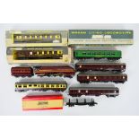 Wrenn - Hornby Dublo - Trix Twin - A collection of OO gauge items including a Dublo loco with a