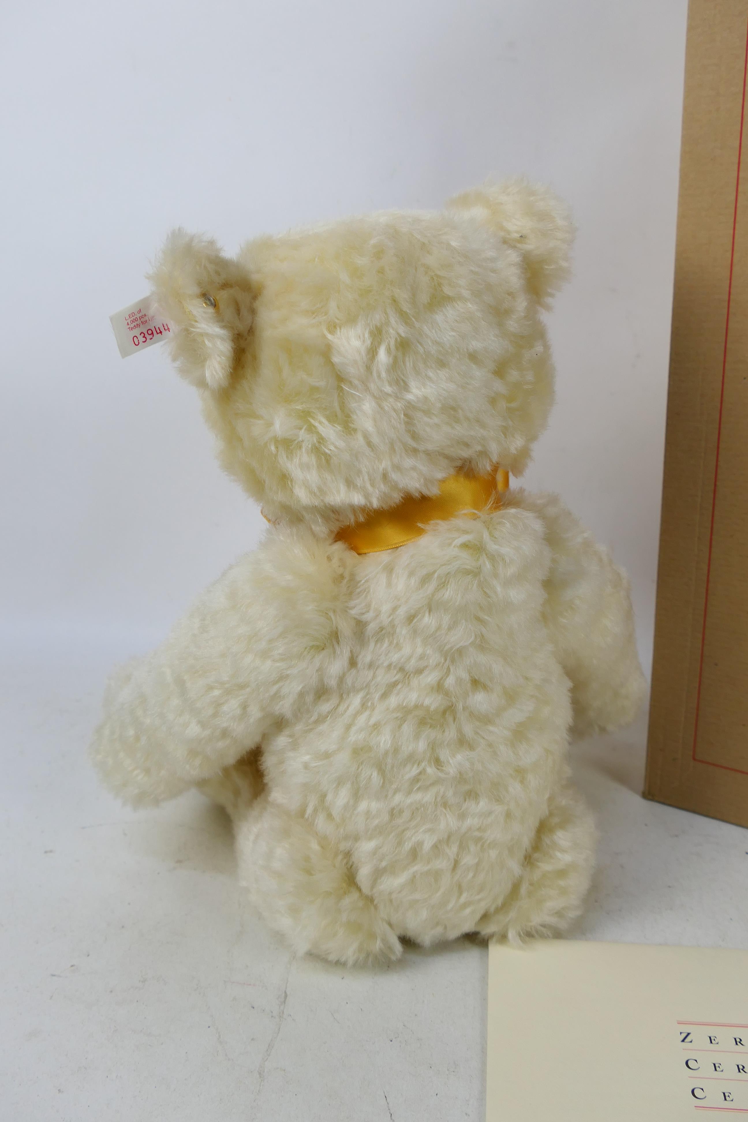 Steiff - A limited edition boxed mohair Steiff 'British Collector's 2000' Teddy Bear - The #654763 - Image 6 of 6